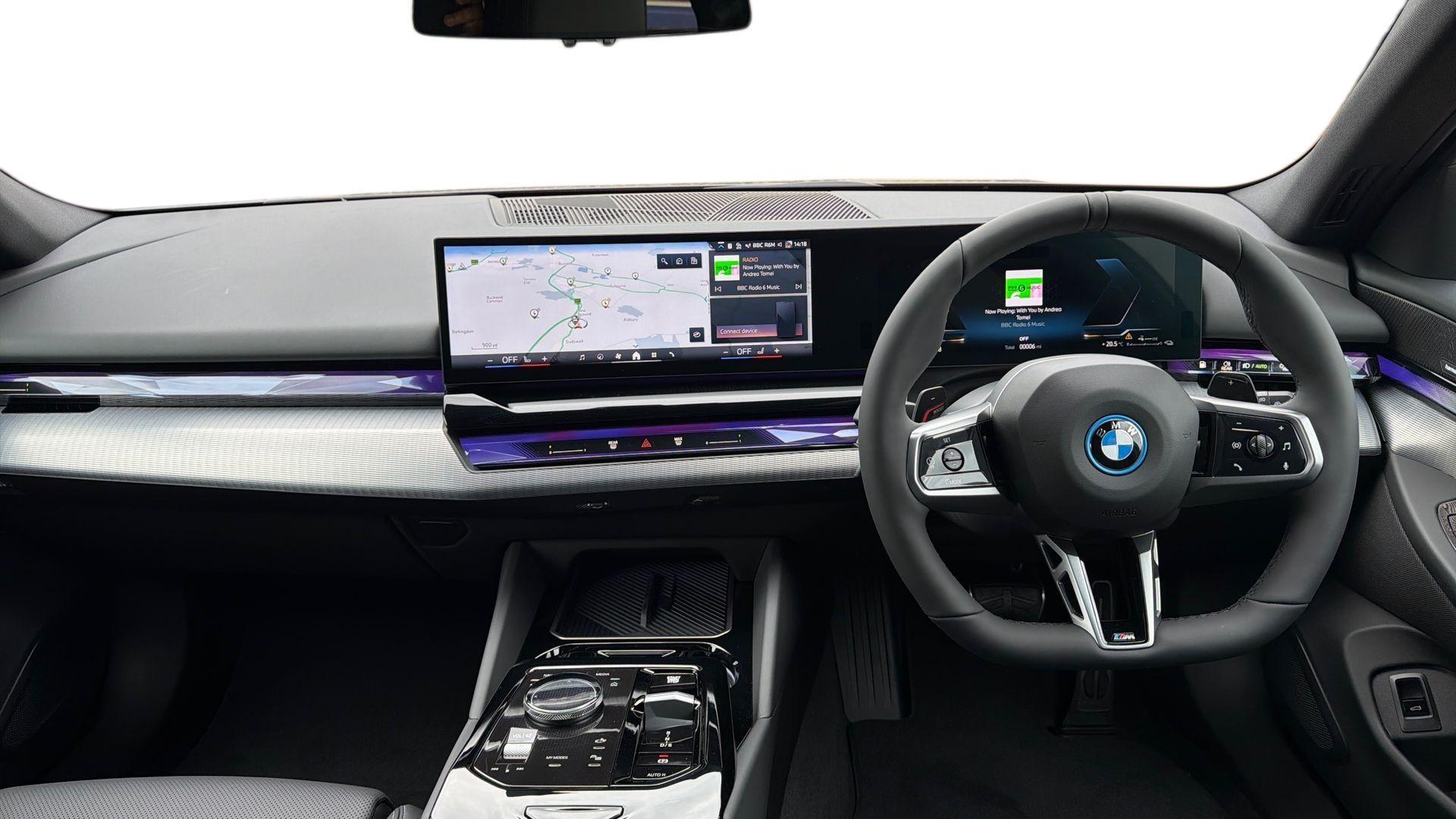 BMW 5 Series view 4