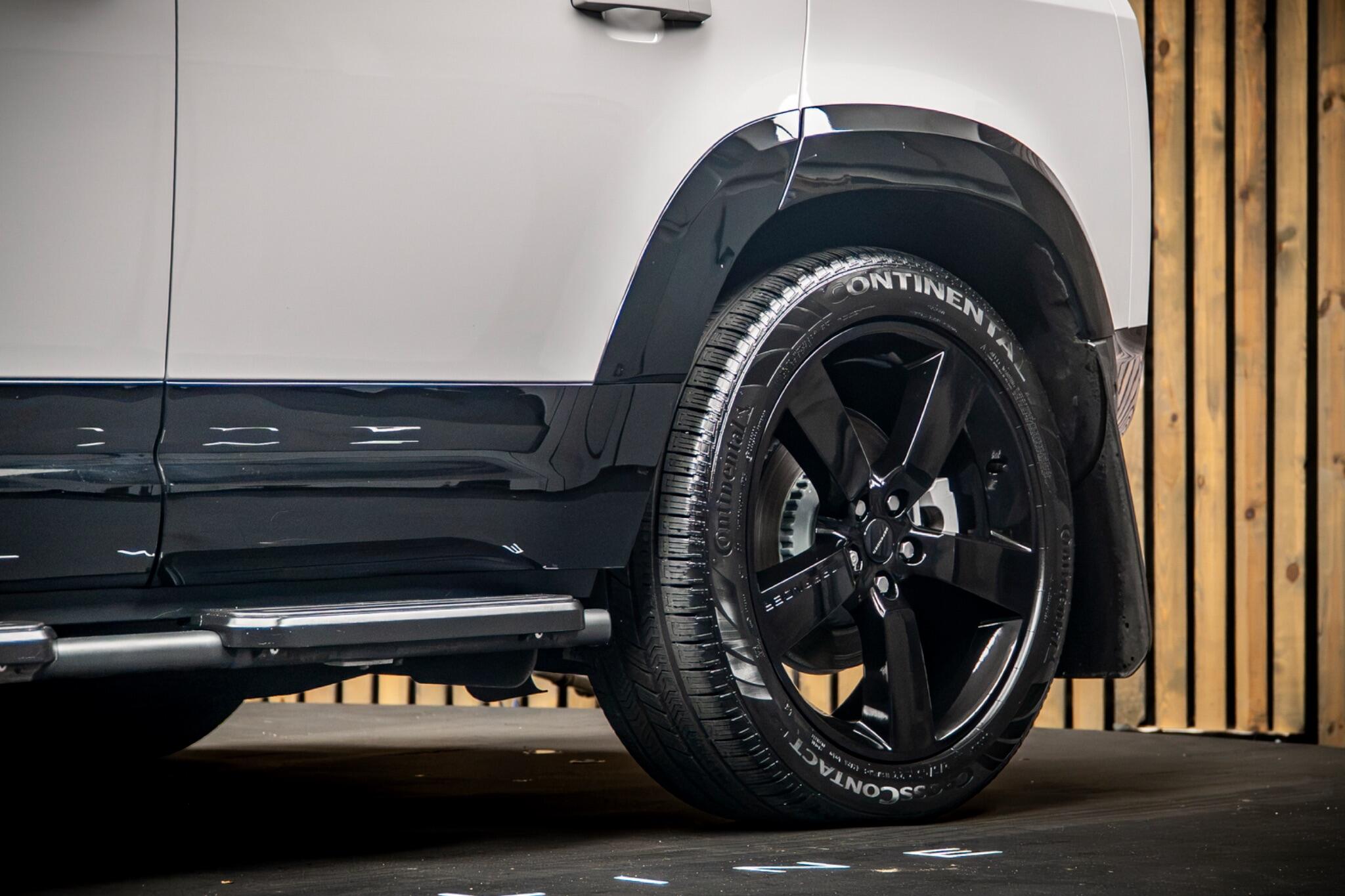 Land Rover Defender view 16