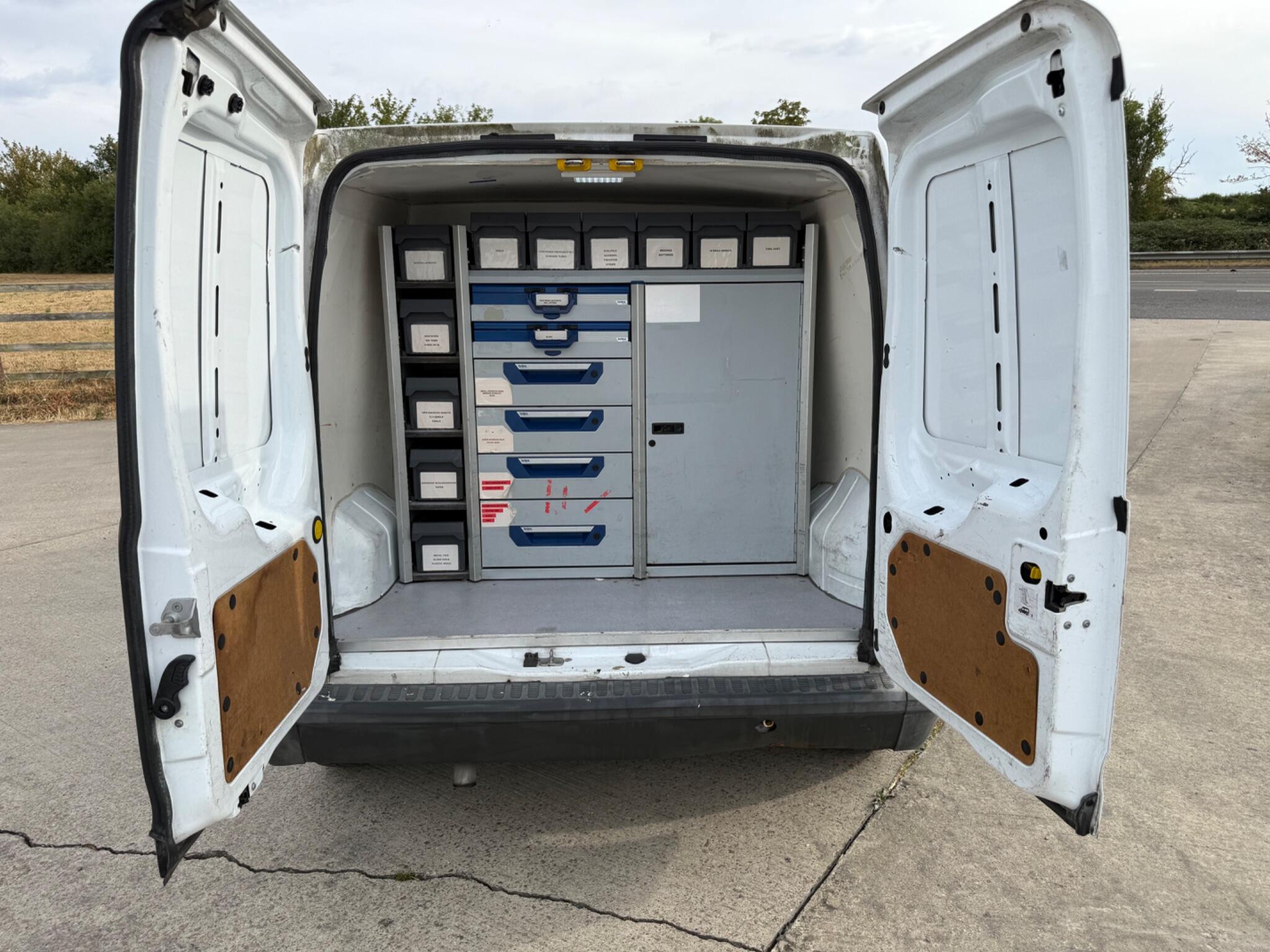 Ford Transit Connect 1.8 TDCi T200 L1 H1 4dr — photo 43 of 86