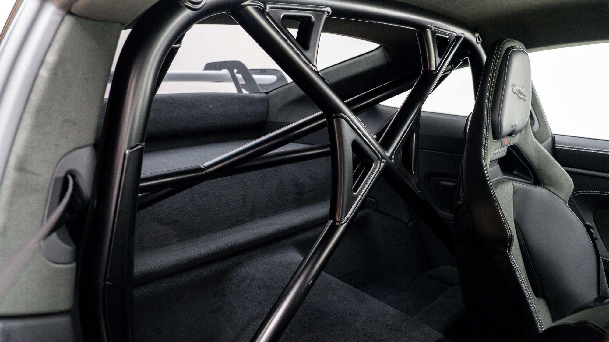 Porsche 911 view 34