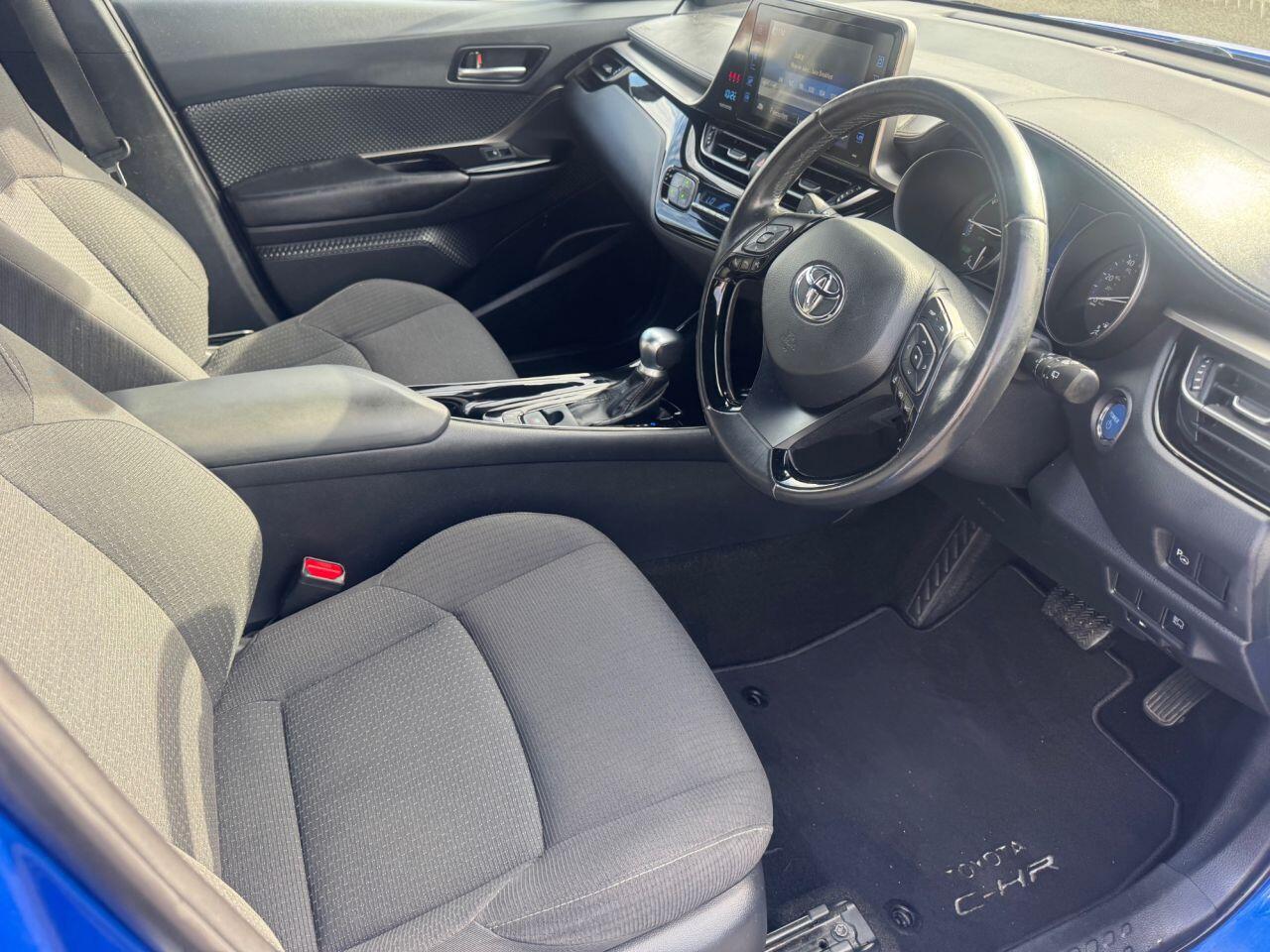 Toyota C-HR view 13