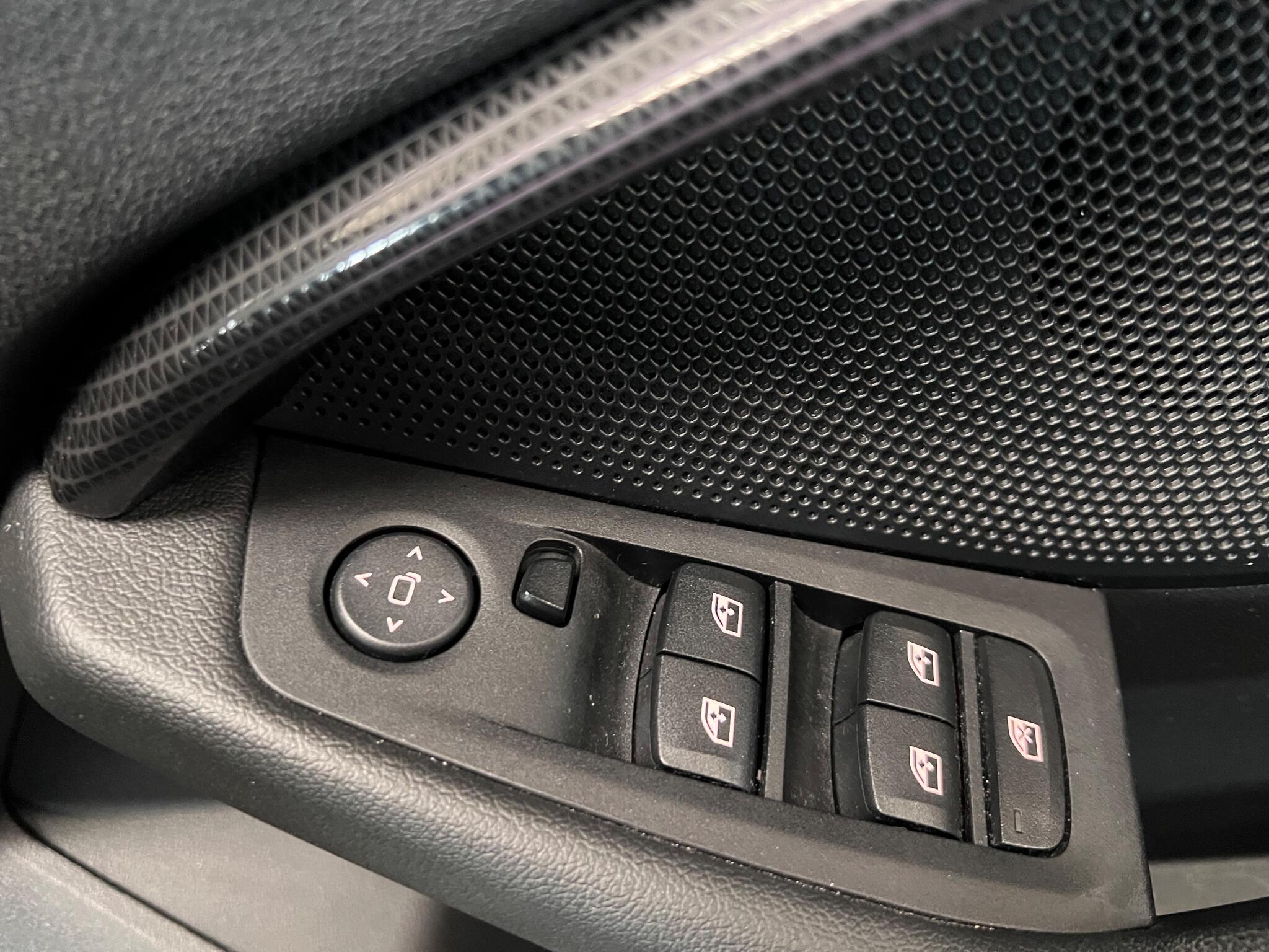 BMW 2 Series view 26