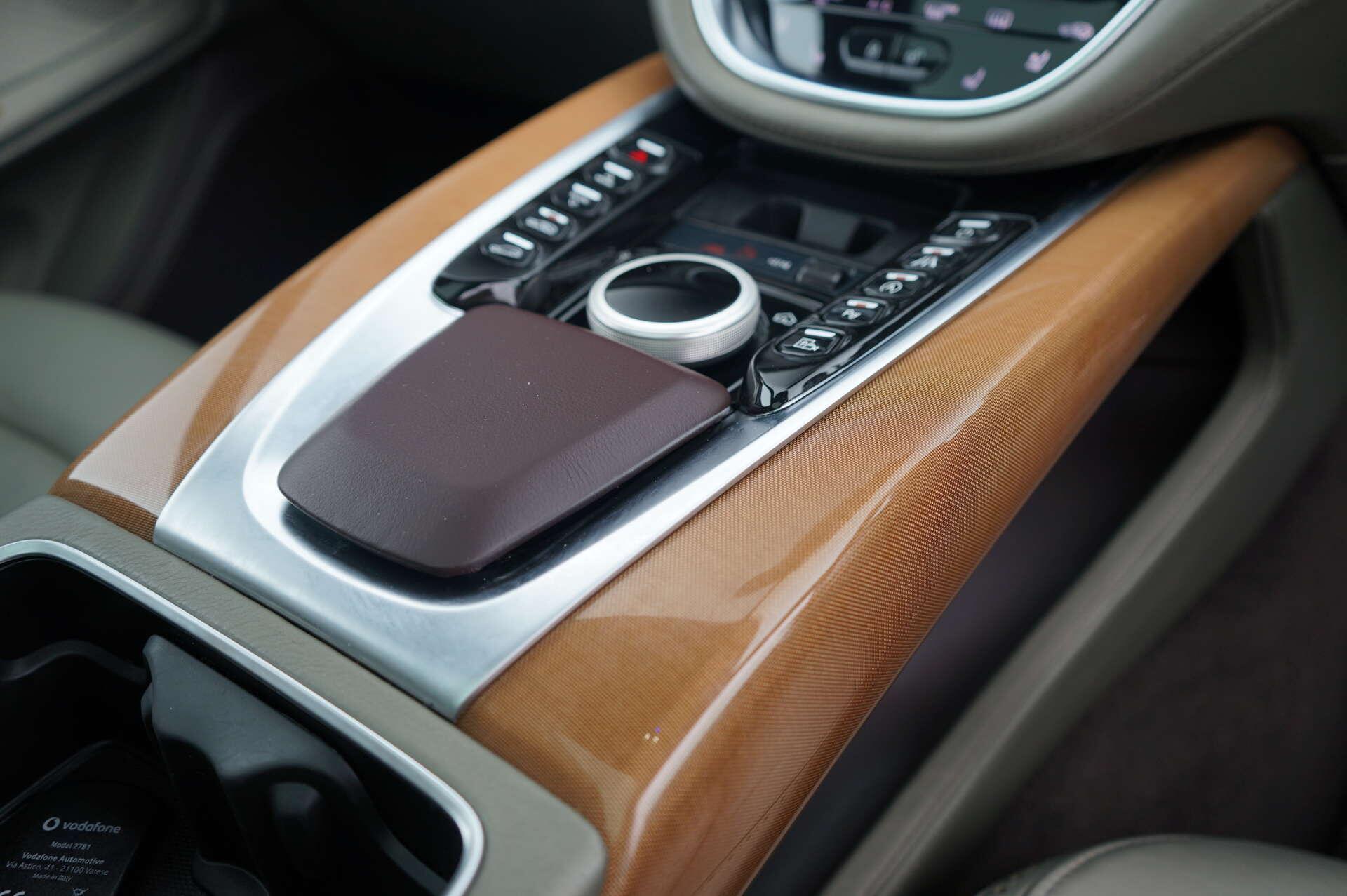 Aston Martin DBX view 18