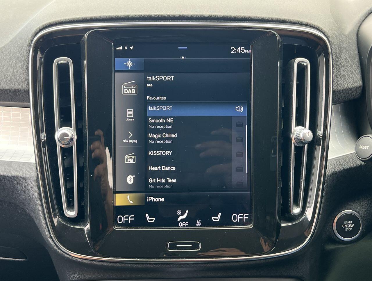 Volvo XC40 view 40