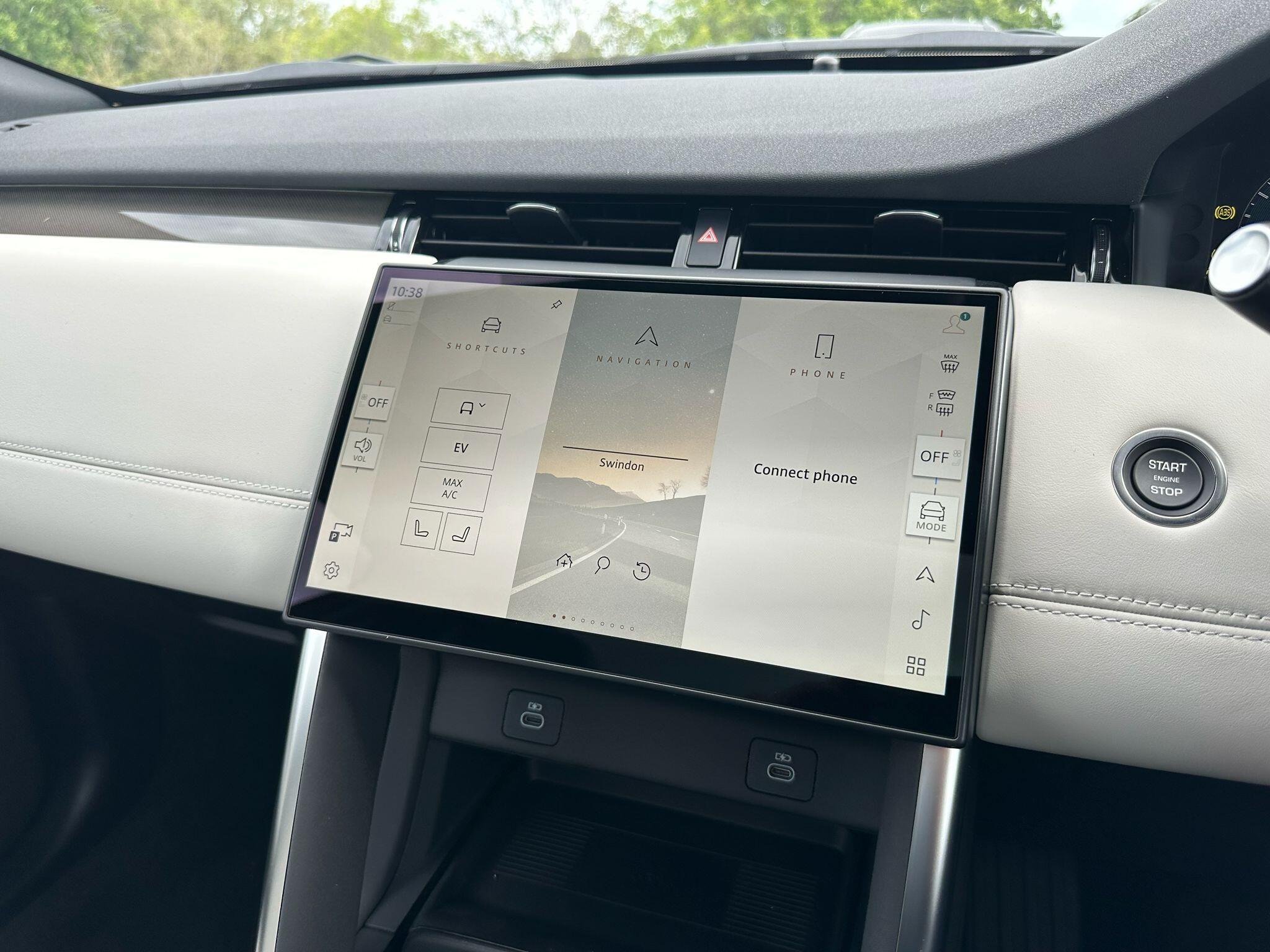 Land Rover Discovery Sport view 17