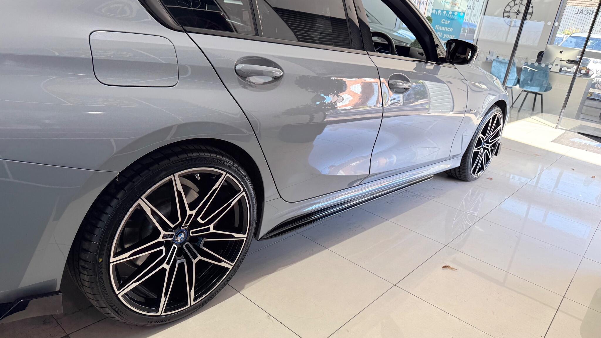 BMW 3 Series view 29