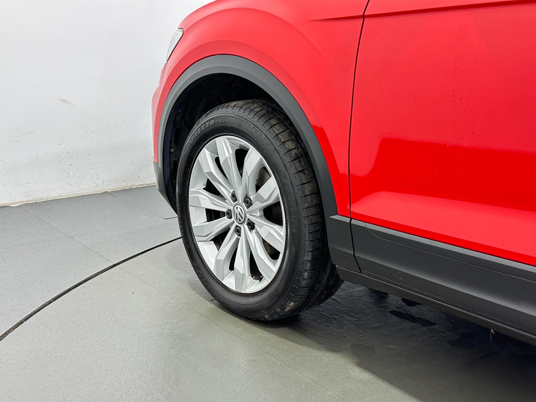 Volkswagen T-Roc view 48