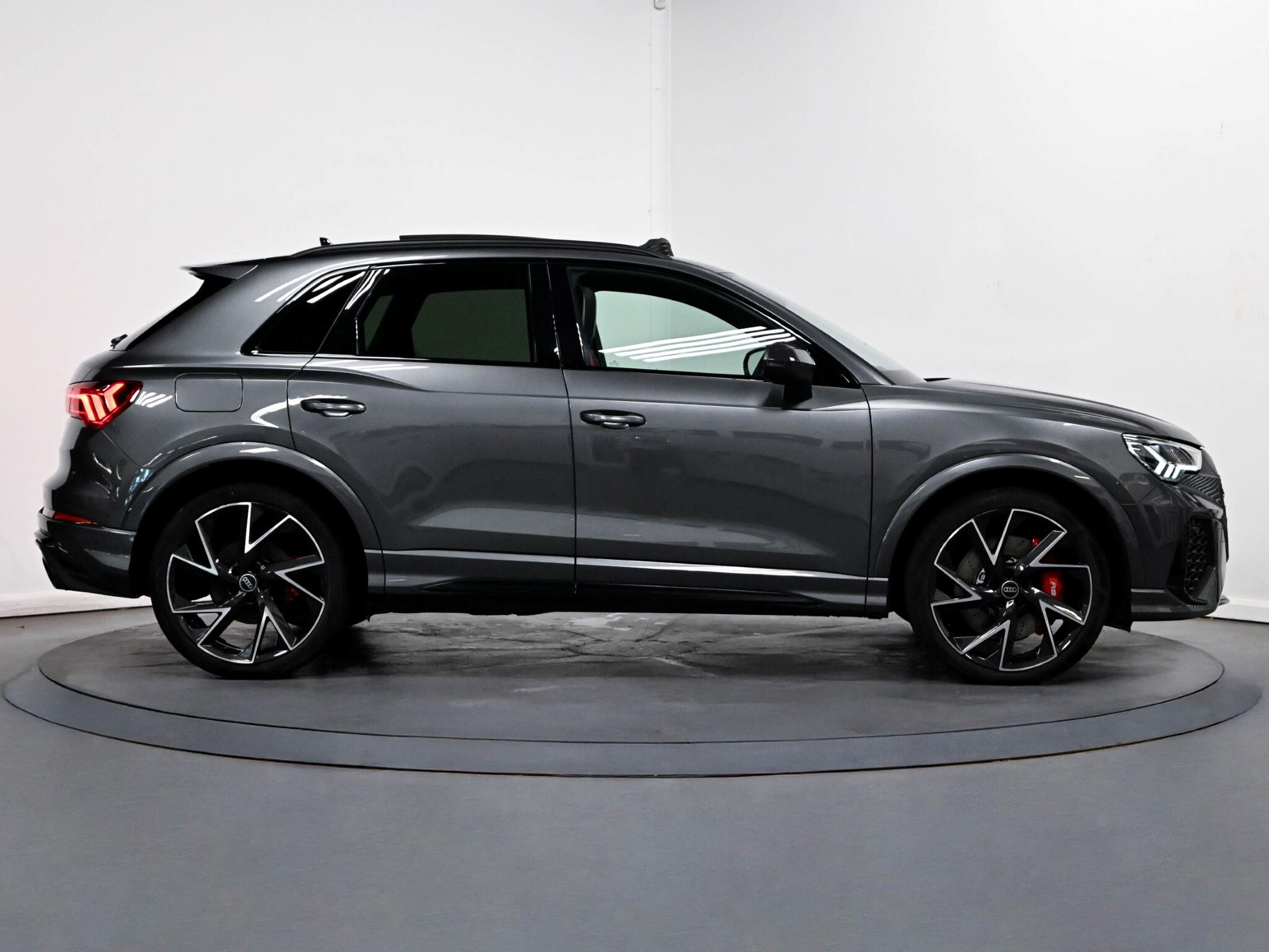 Audi RS Q3 view 21