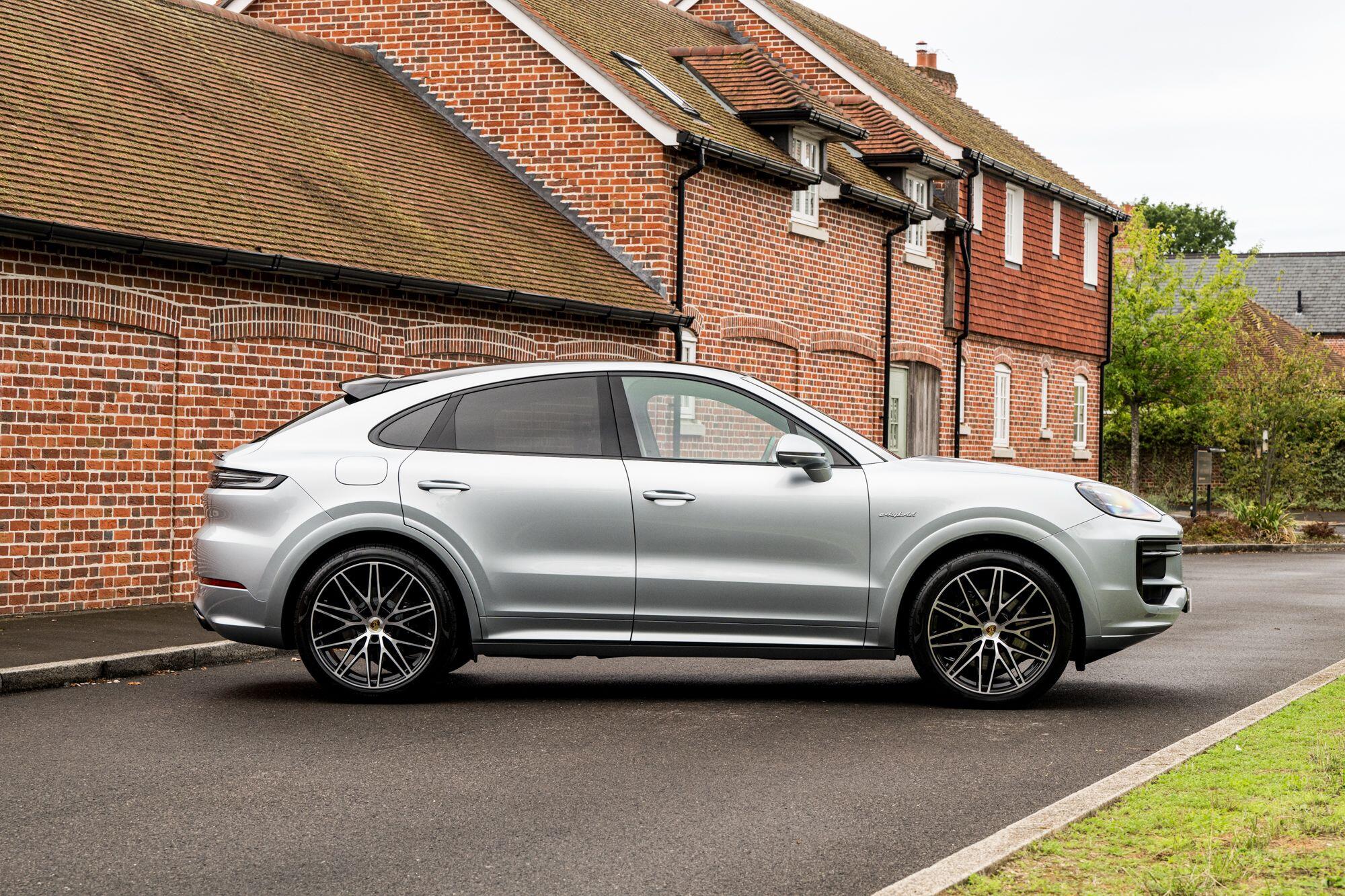Porsche Cayenne view 8