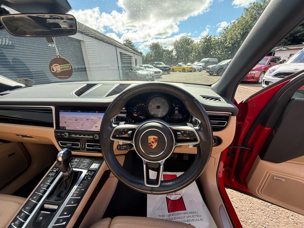 Porsche Macan view 18