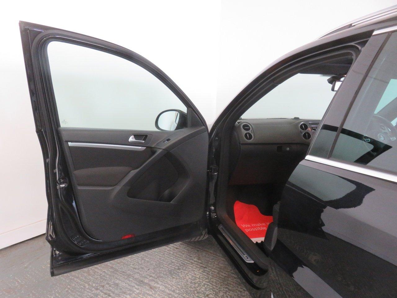 Volkswagen Tiguan view 26