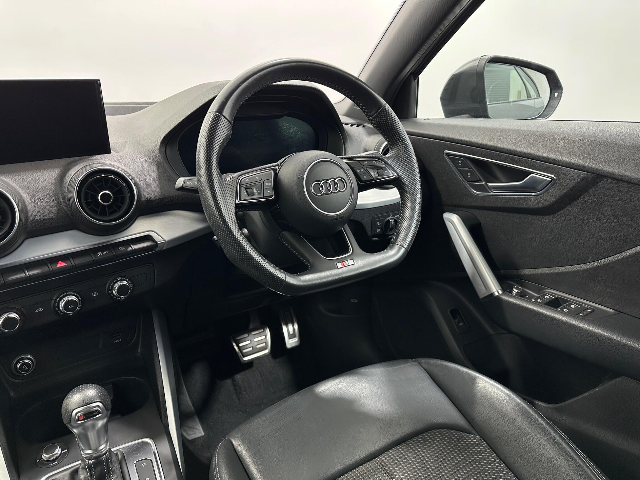 Audi Q2 view 12