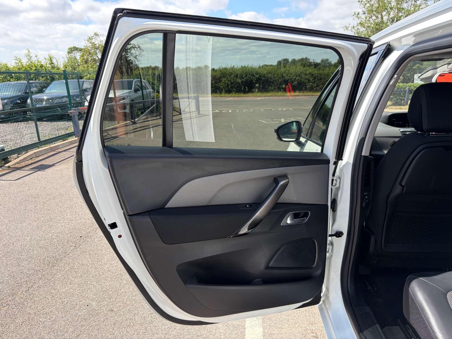 Citroen Grand C4 Spacetourer view 19