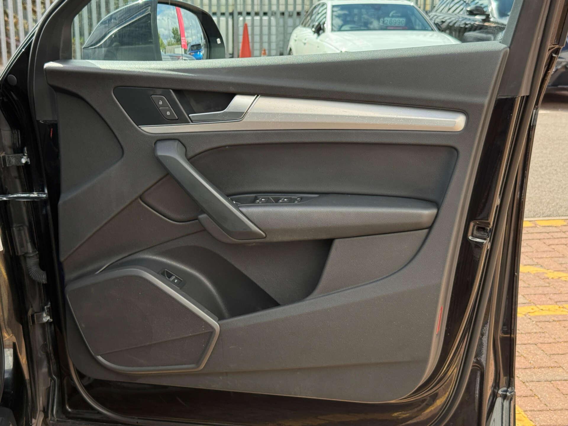 Audi Q5 view 22