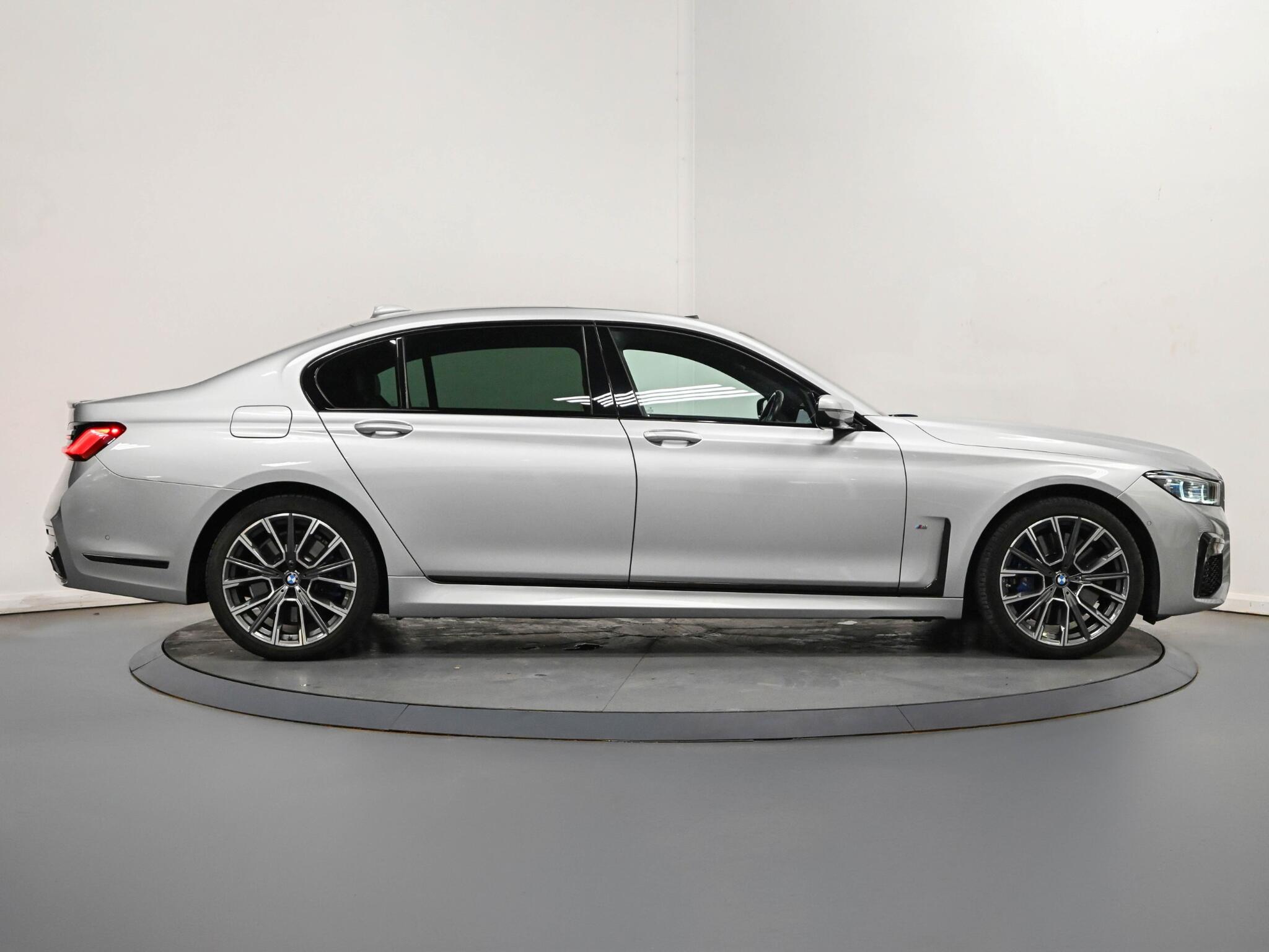 BMW 7 Series view 39