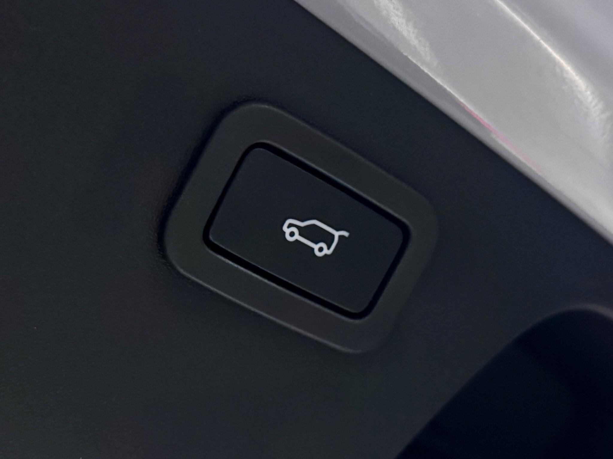 Jaguar E-Pace view 8
