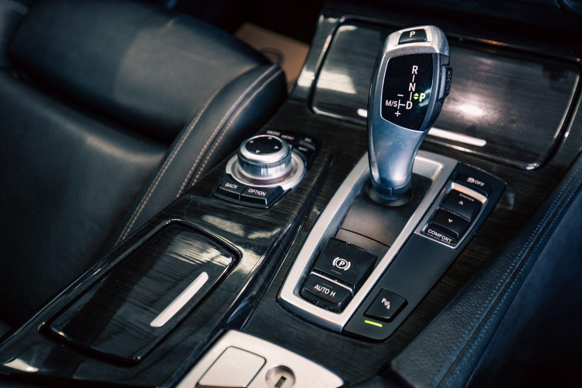 BMW 5 Series view 23
