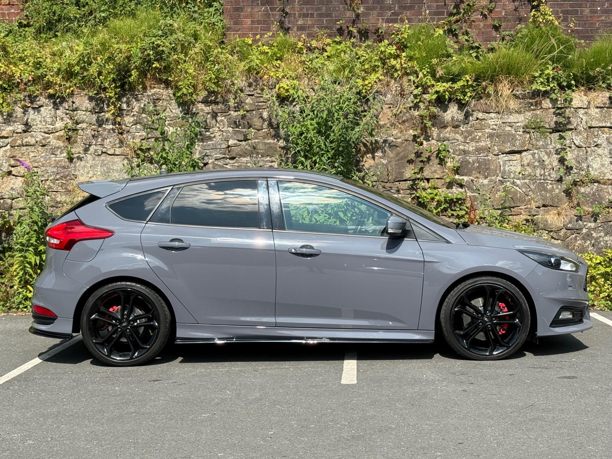 Ford Focus view 8