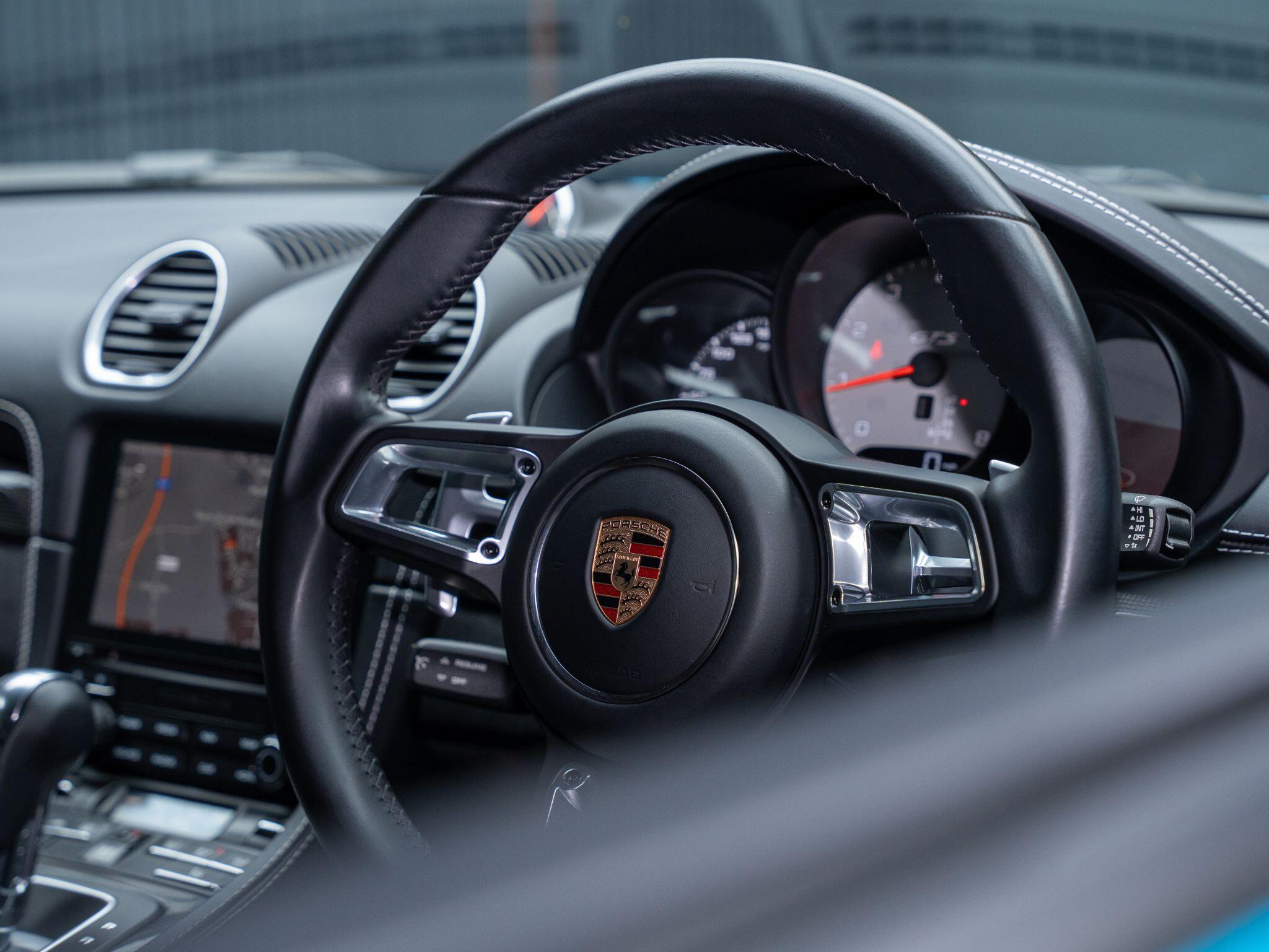 Porsche Cayman view 41