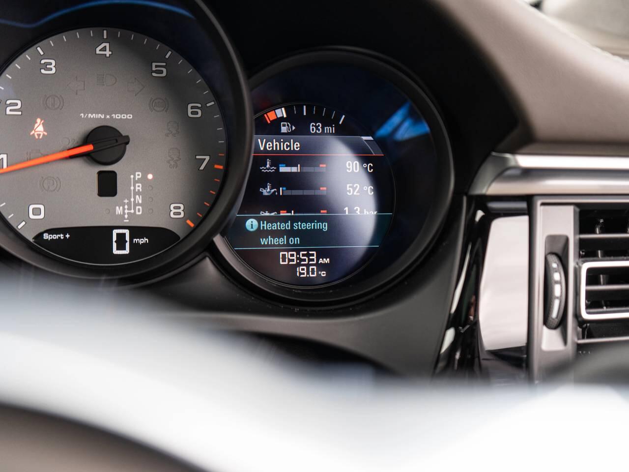 Porsche Macan view 34