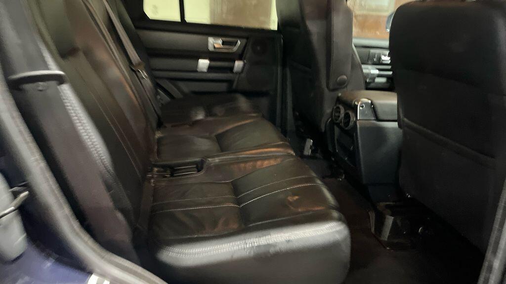 Land Rover Discovery 4 view 3
