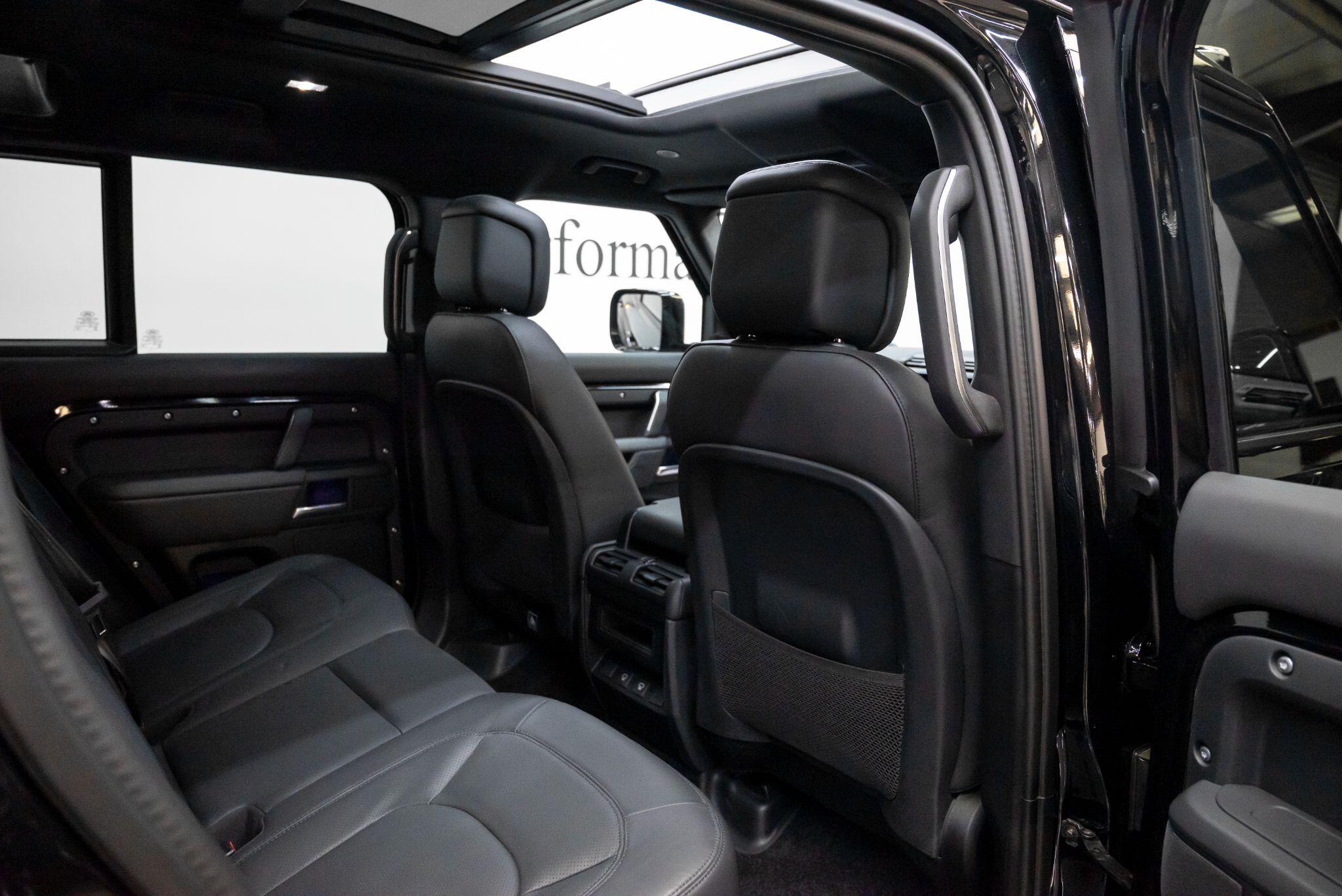 Land Rover Defender view 24