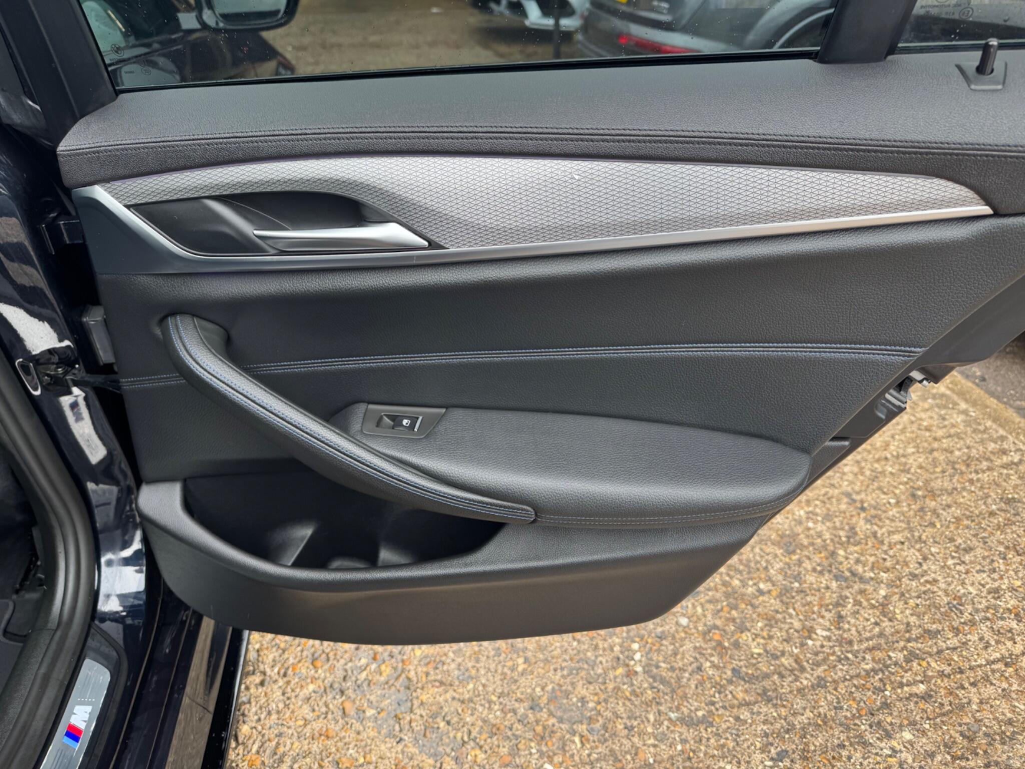 BMW 5 Series view 18