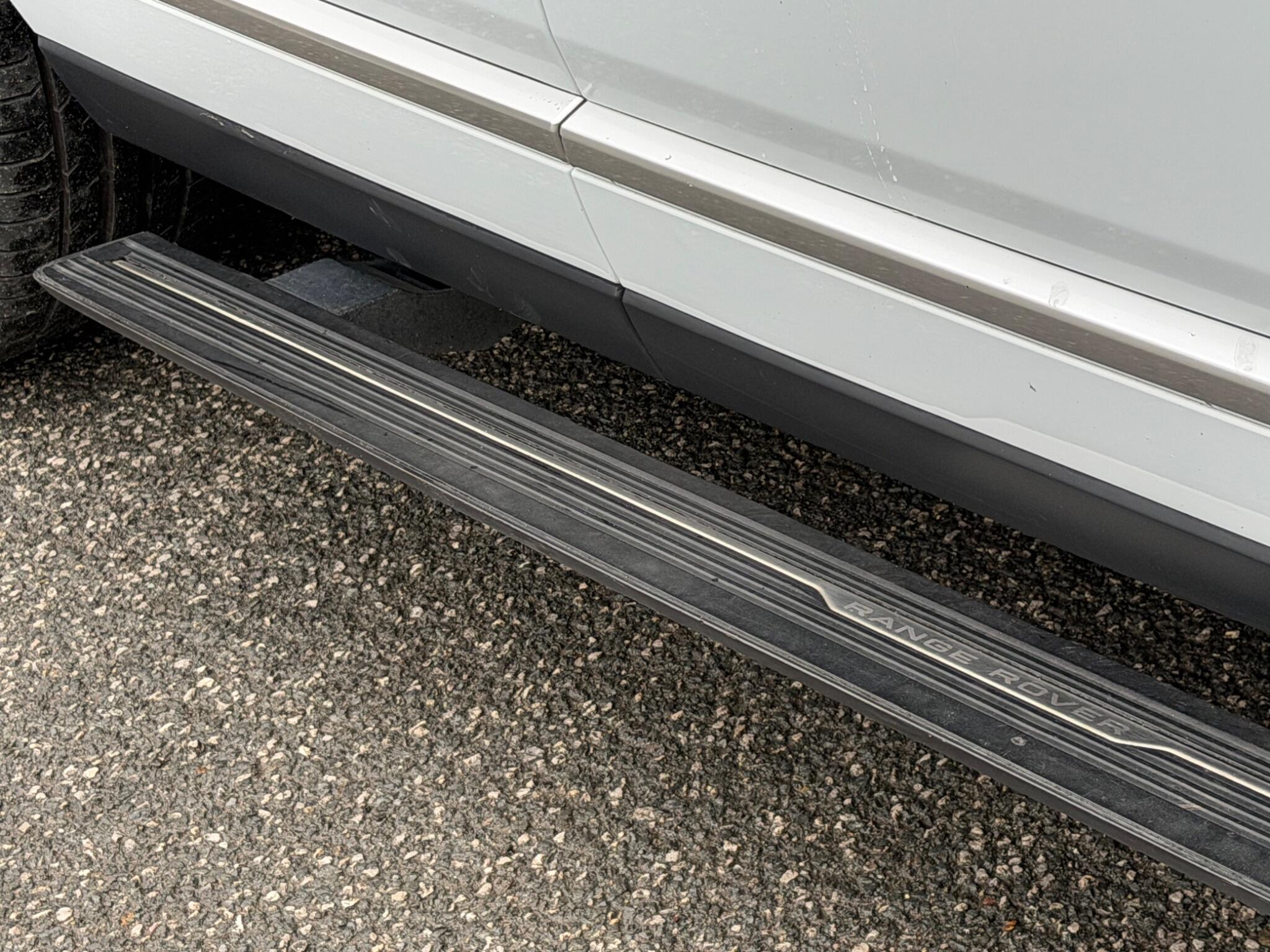 Land Rover Range Rover view 9