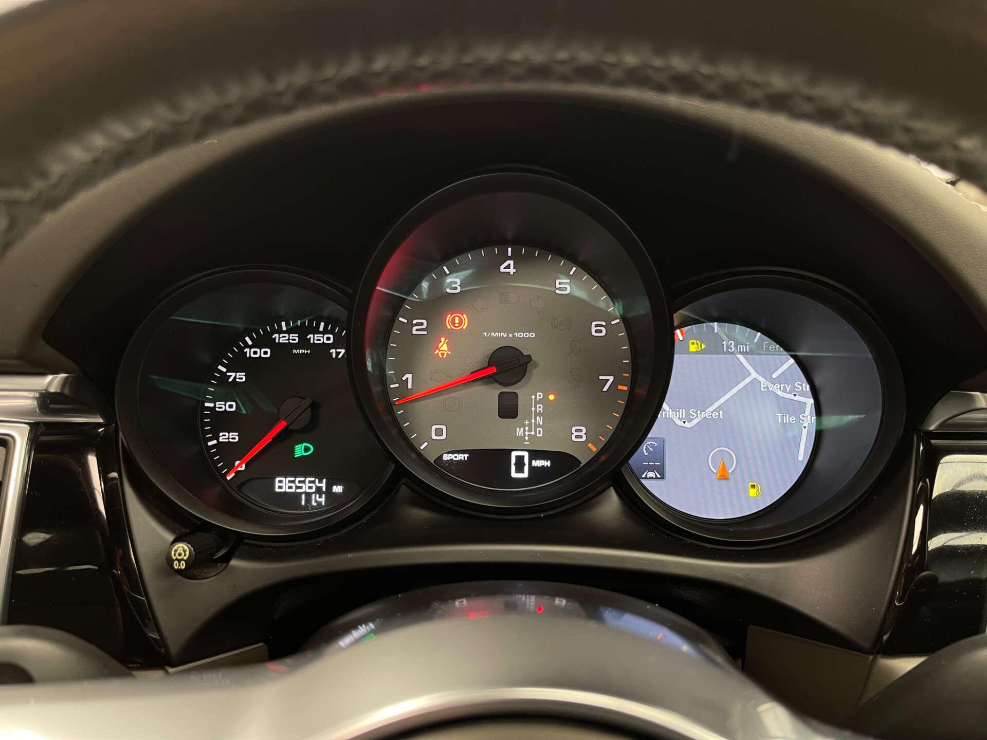 Porsche Macan view 26