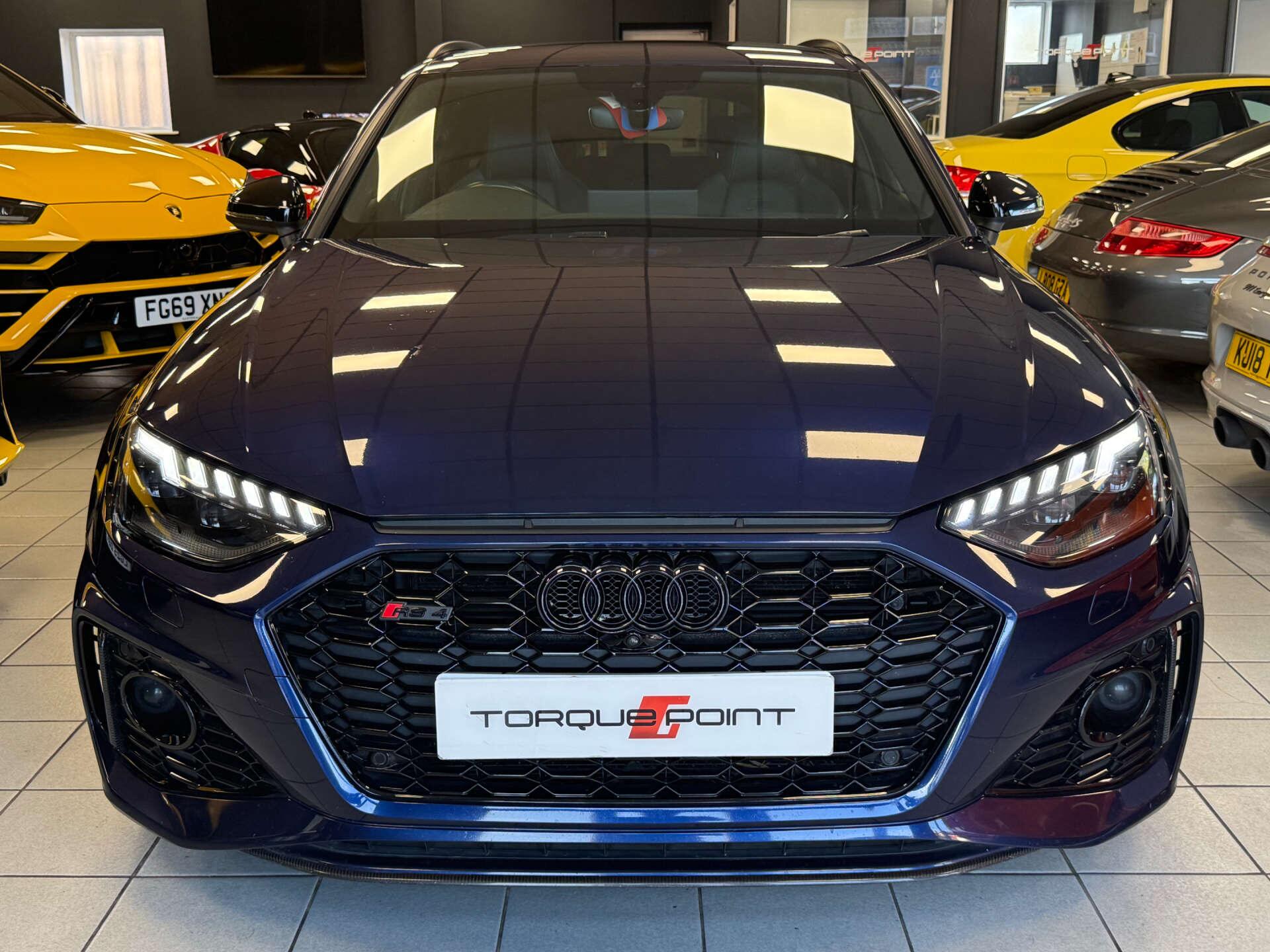 Audi RS4 view 8