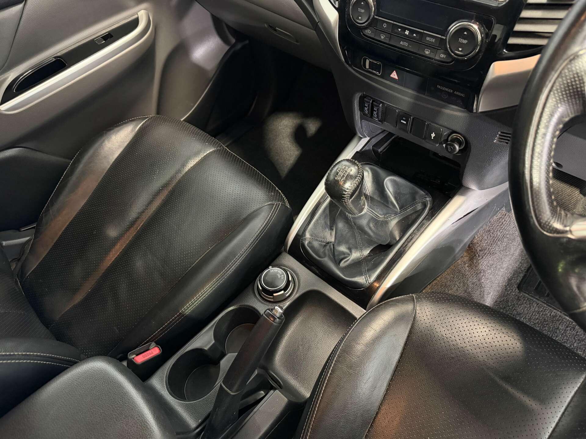 Mitsubishi L200 view 18