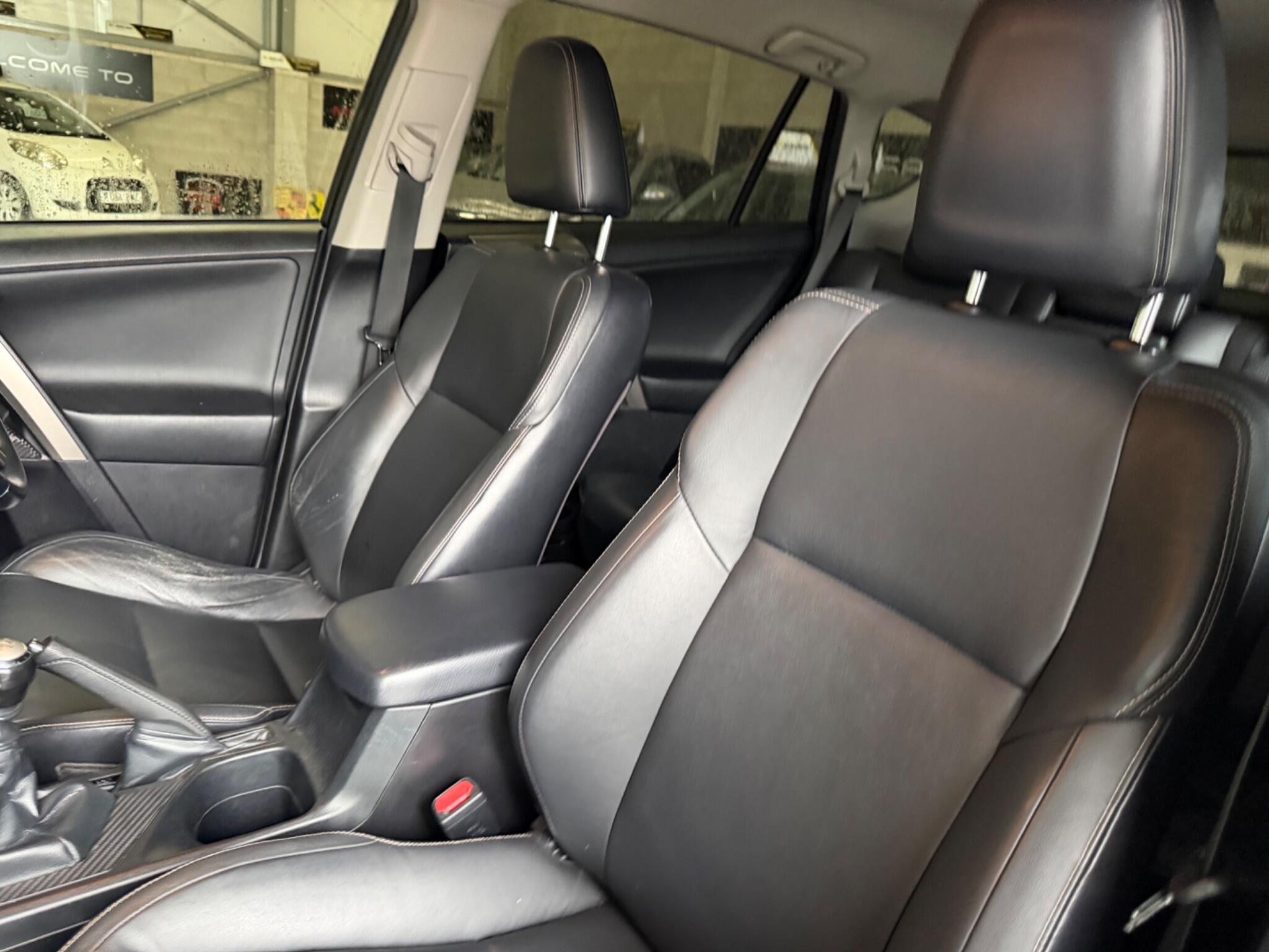Toyota RAV4 view 60