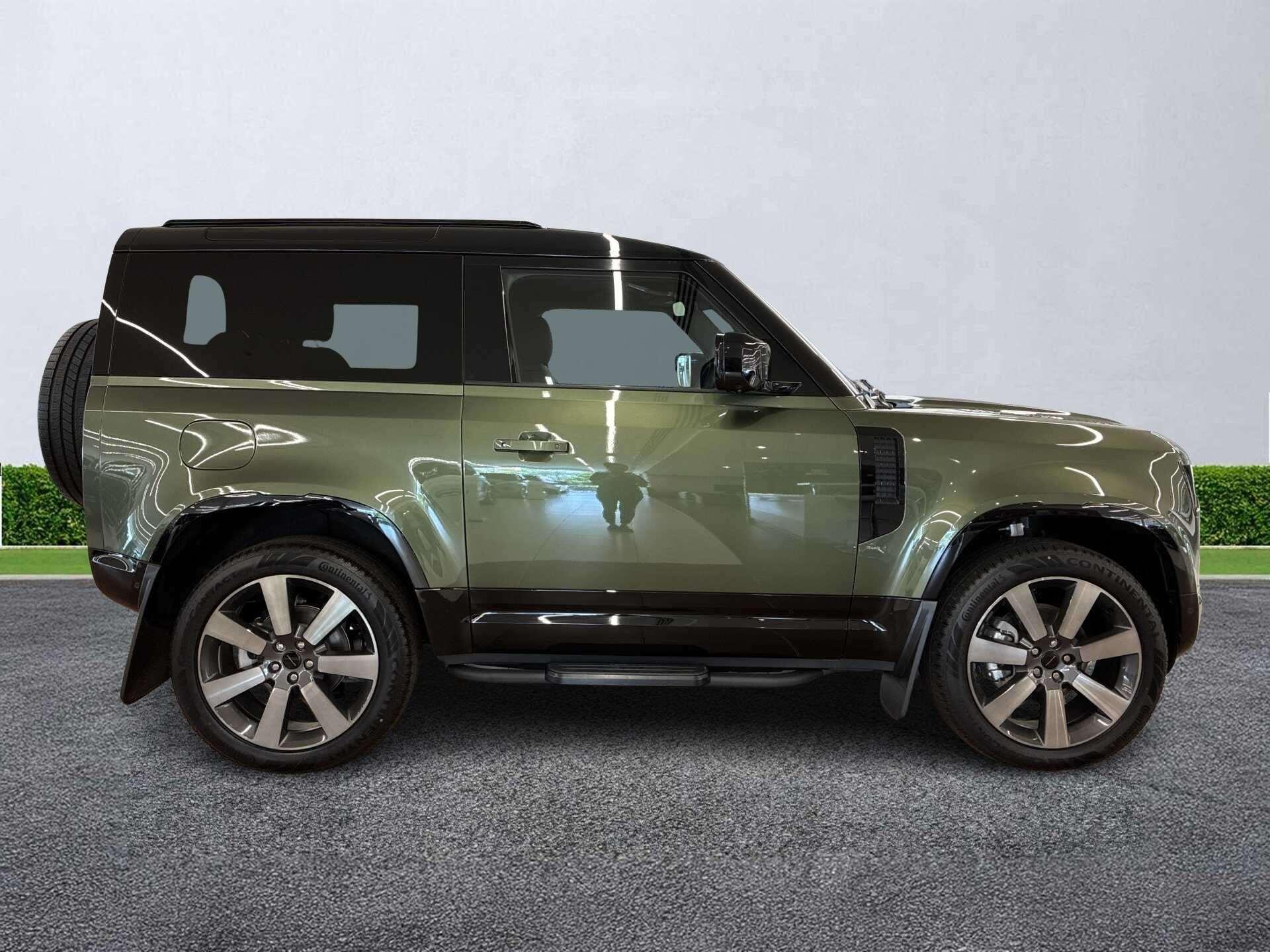 Land Rover Defender view 5