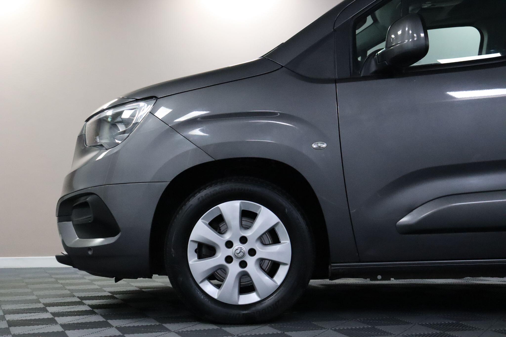 Vauxhall Combo Life view 27