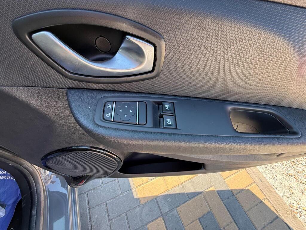 Renault Clio view 36