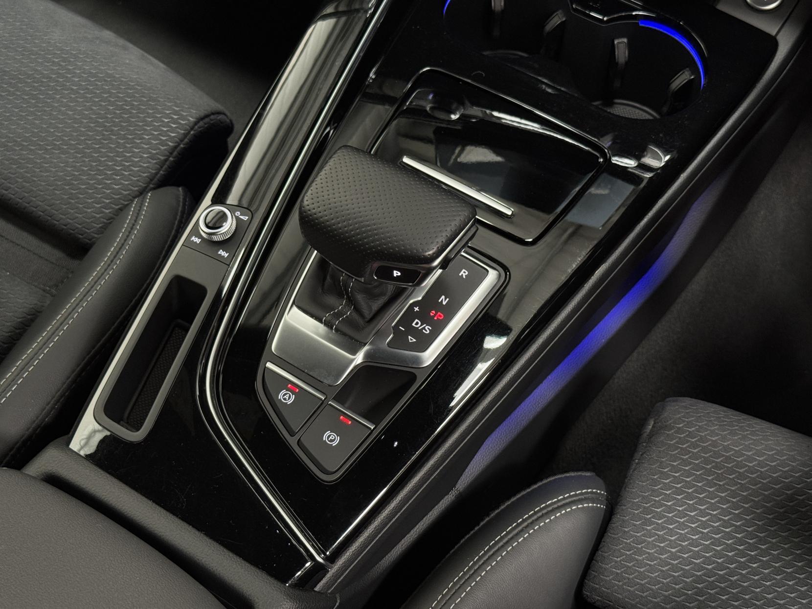 Audi A4 Avant view 31