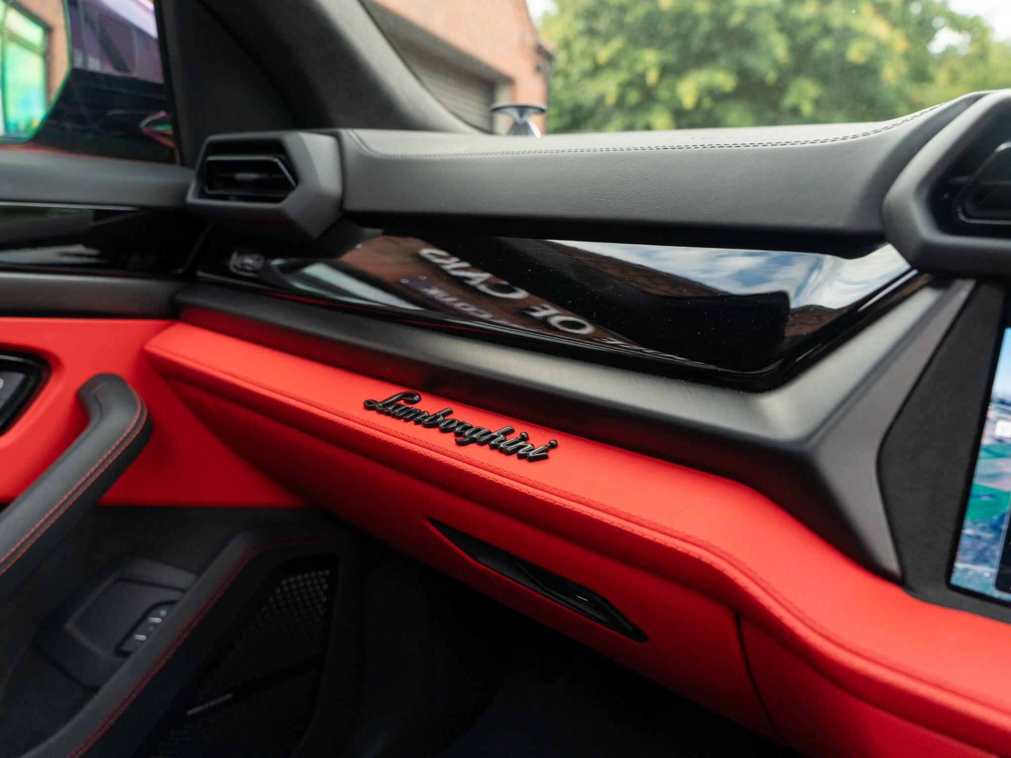 Lamborghini Urus view 42