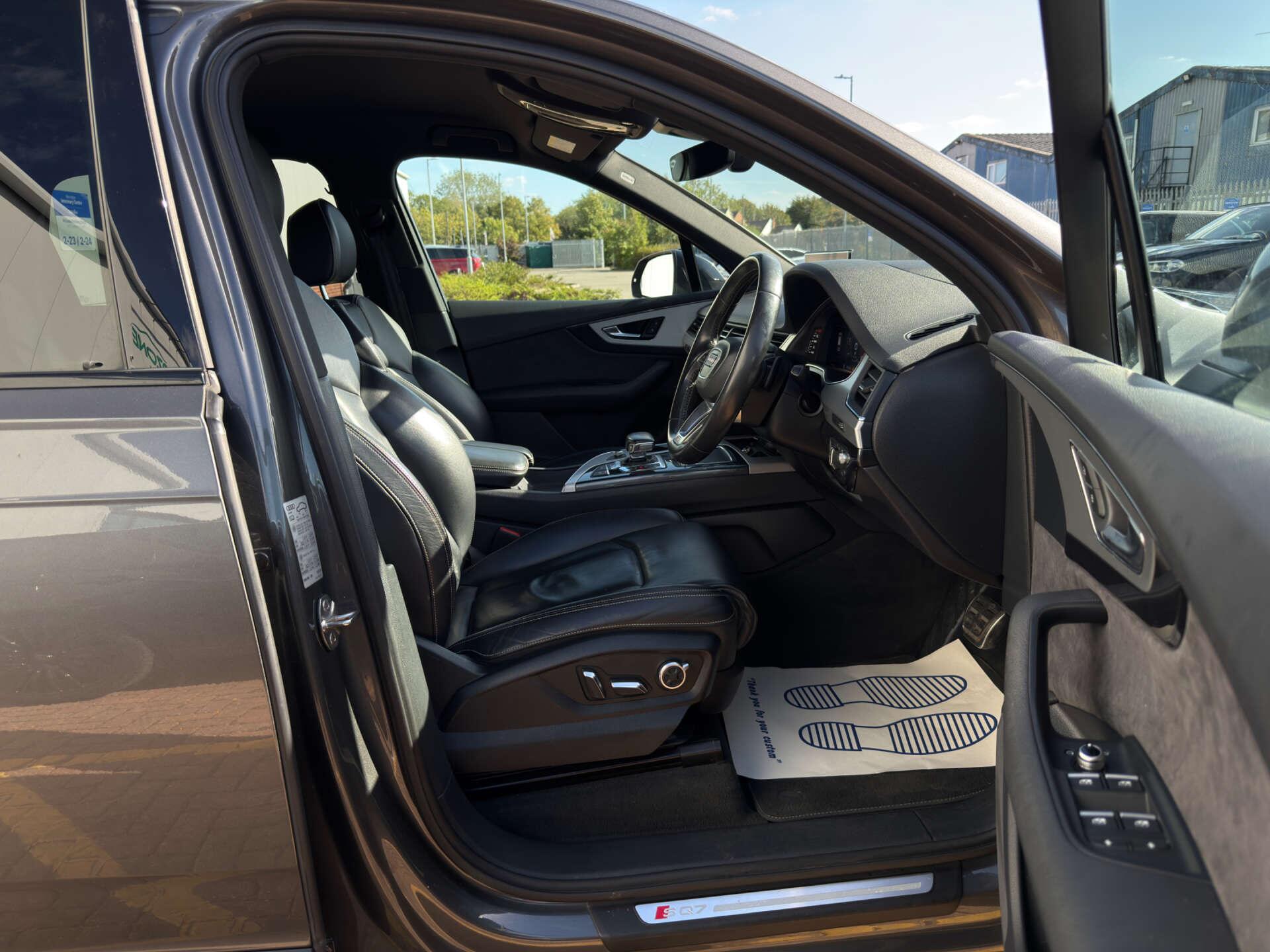Audi SQ7 view 20