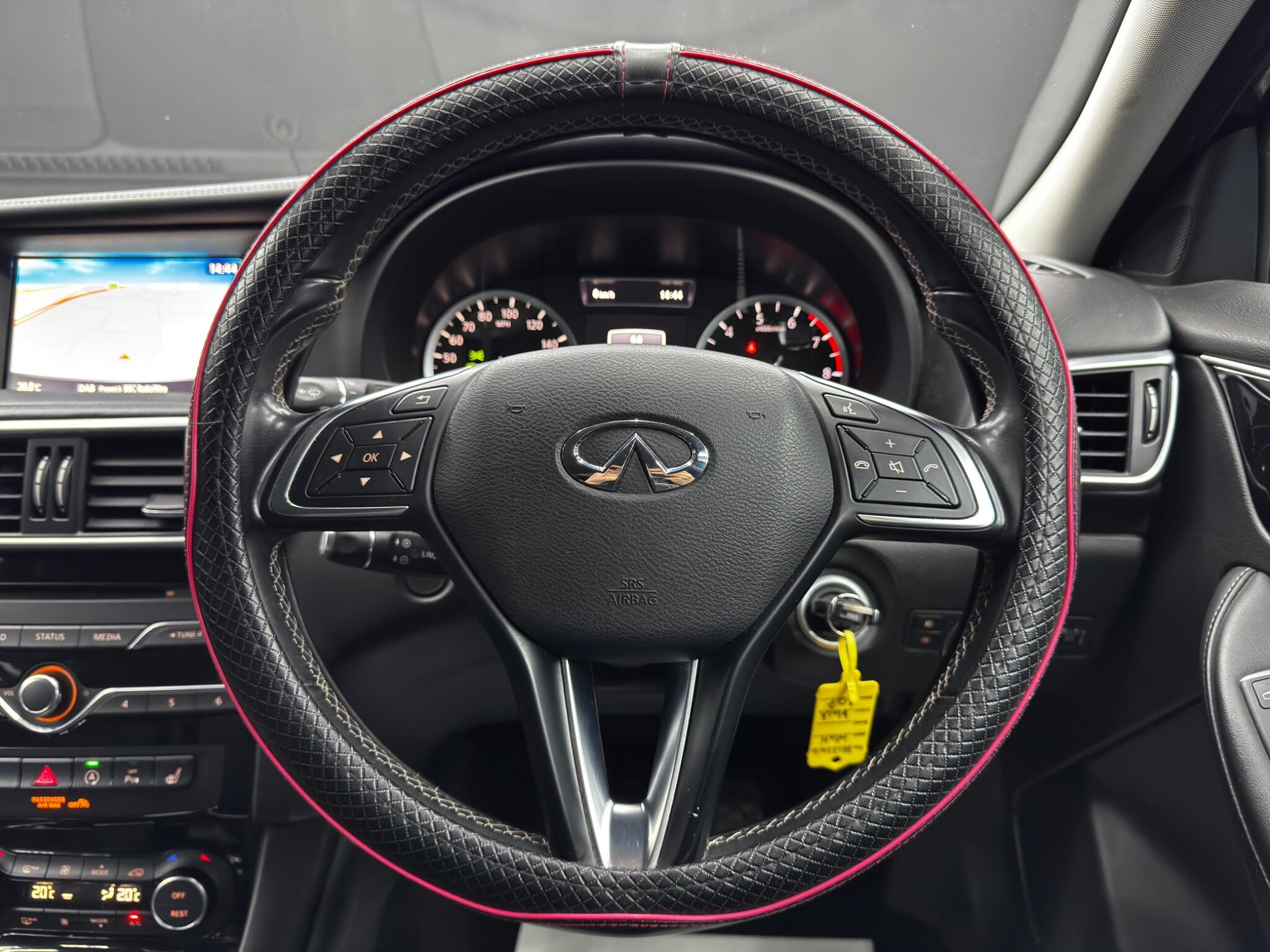 Infiniti Q30 view 19