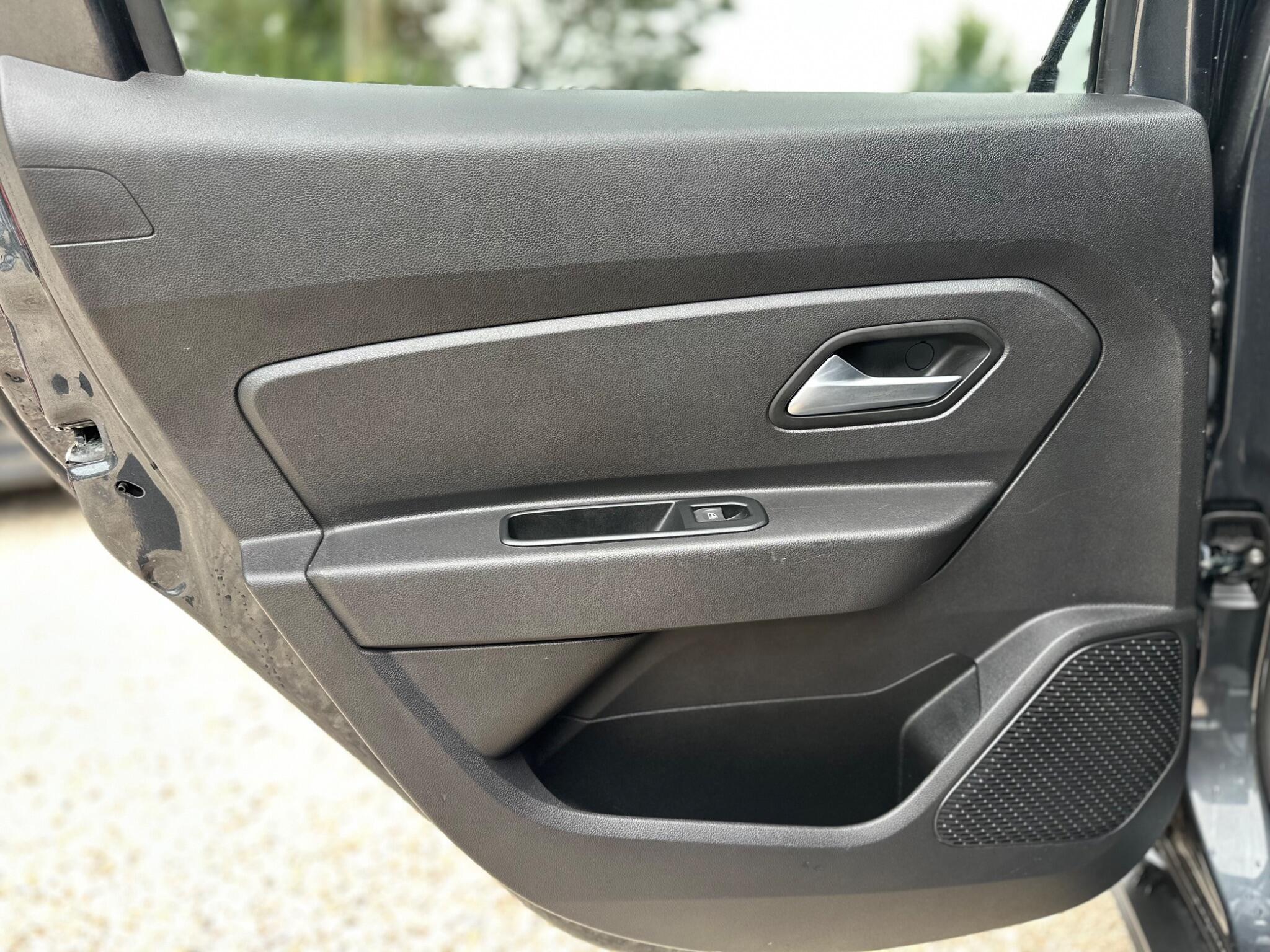 Dacia Duster view 57
