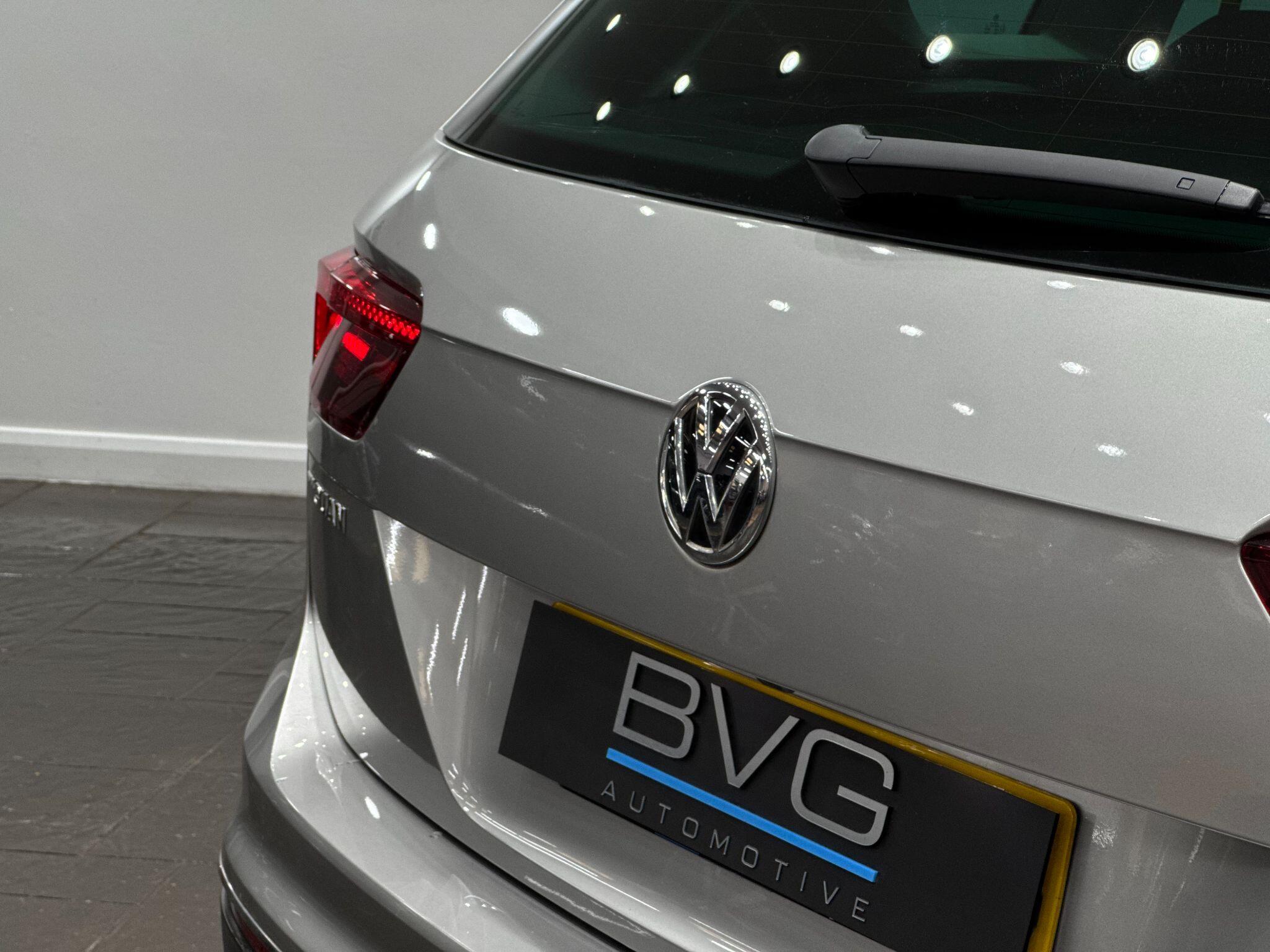 Volkswagen Tiguan view 23