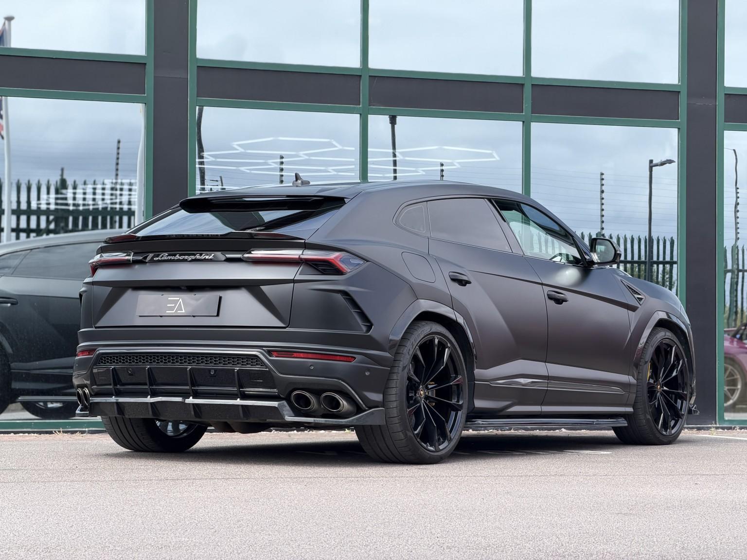 Lamborghini Urus view 28