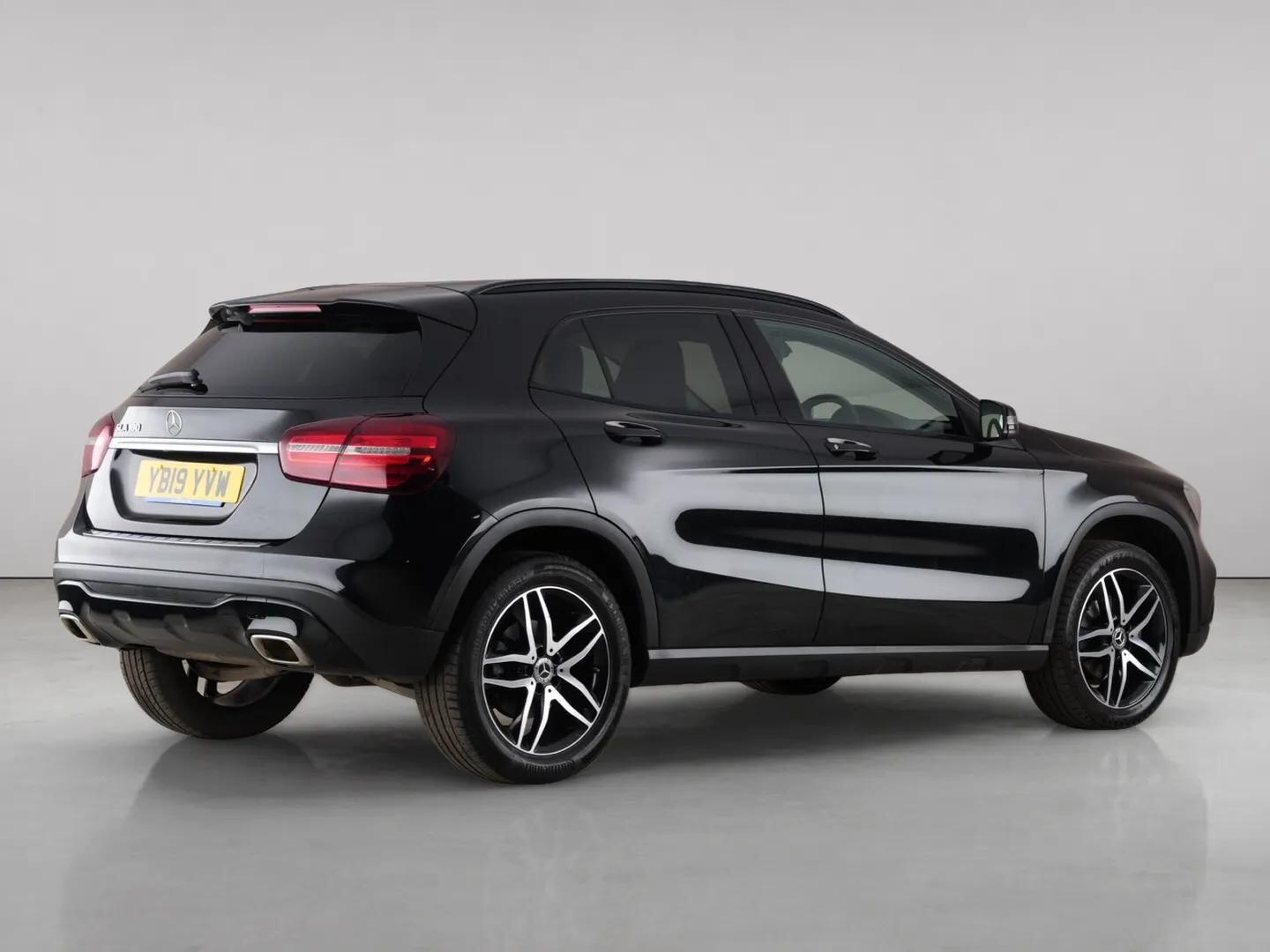 Mercedes-Benz GLA view 6