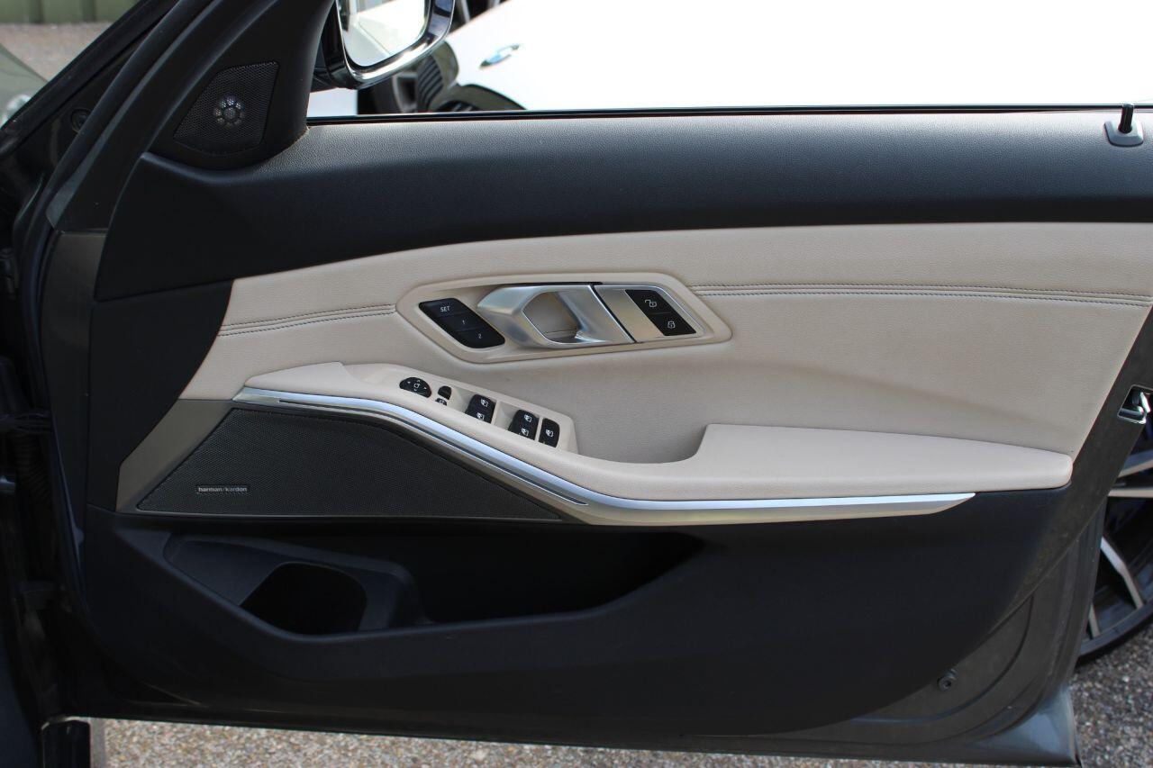BMW 3 Series view 18