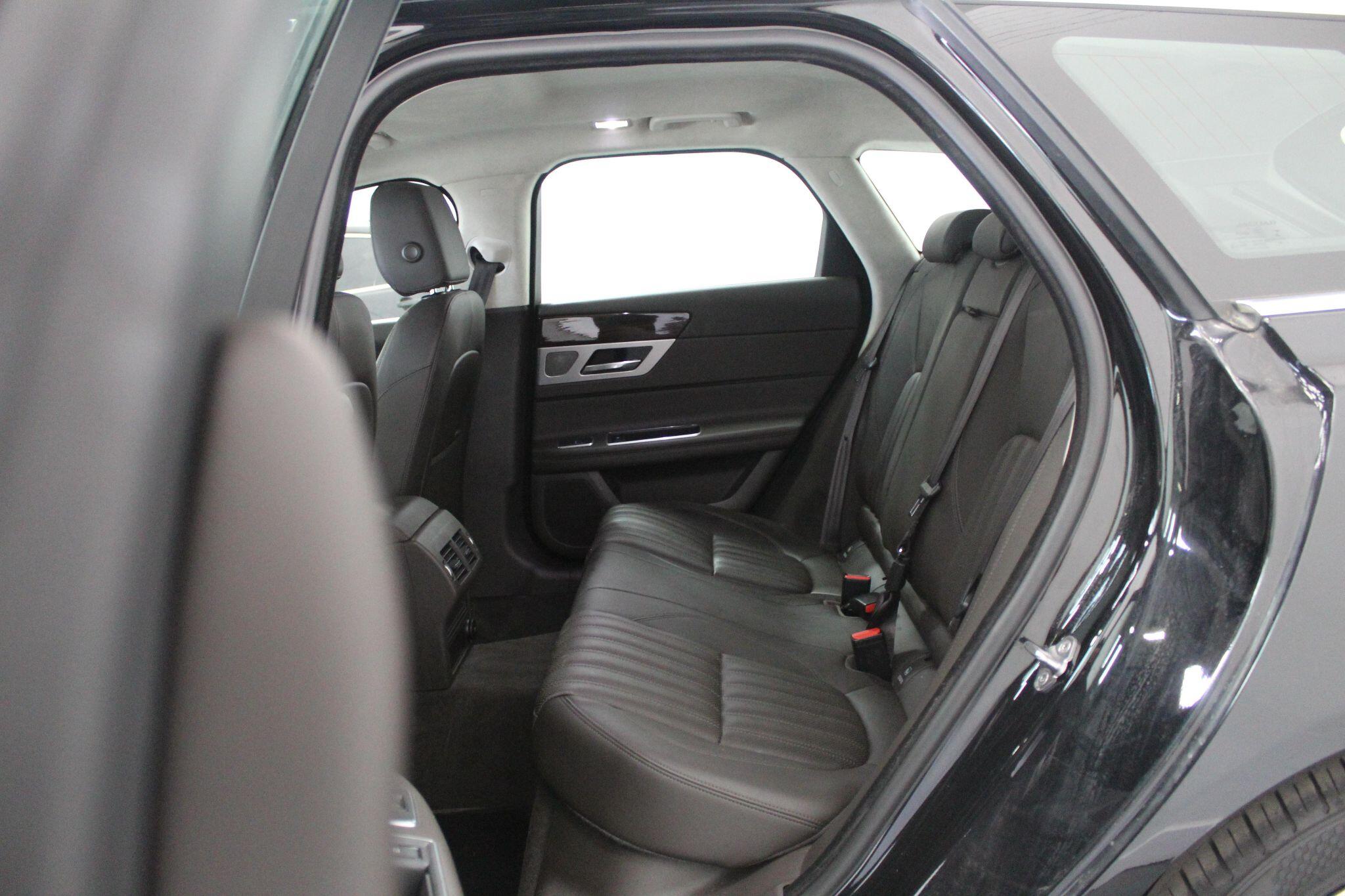 Jaguar XF view 52