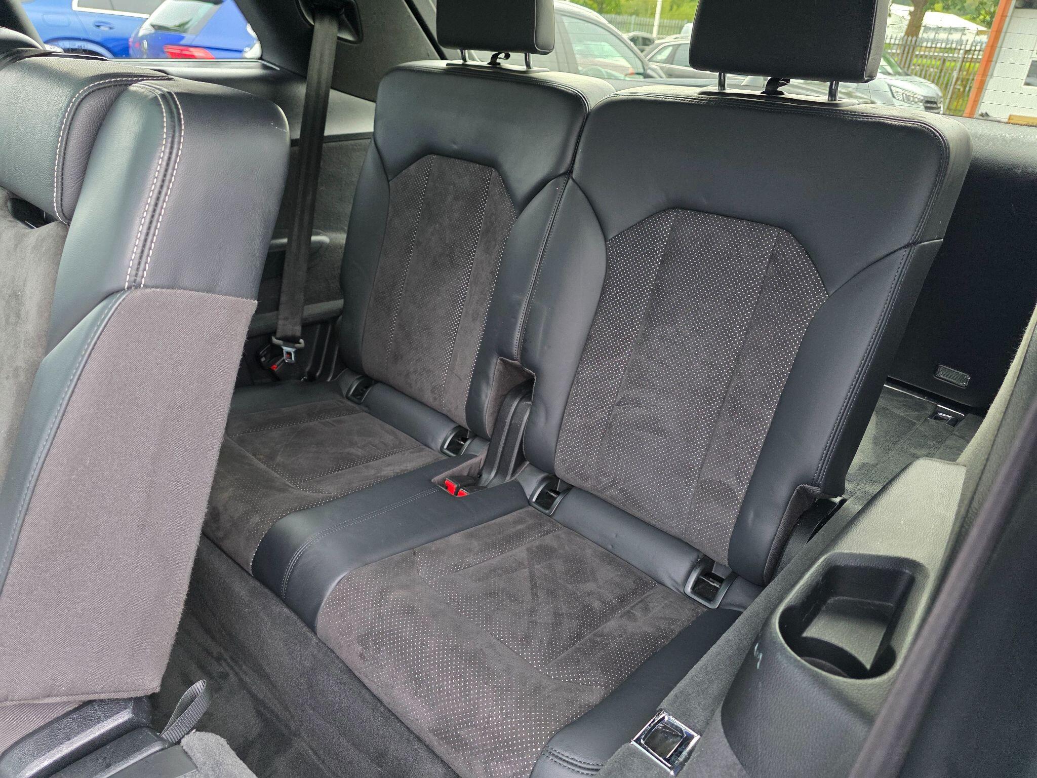 Audi Q7 view 21