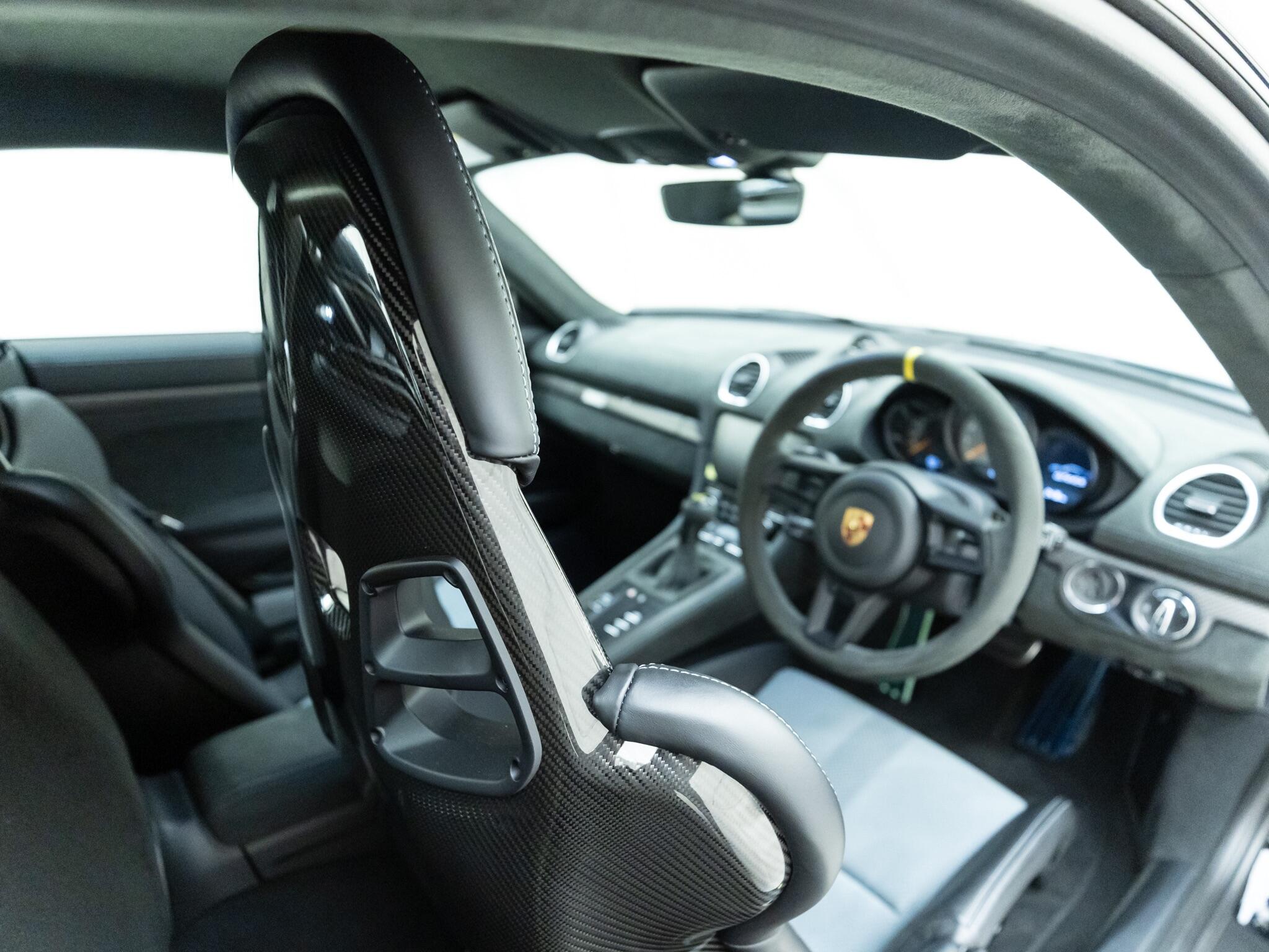 Porsche Cayman view 13