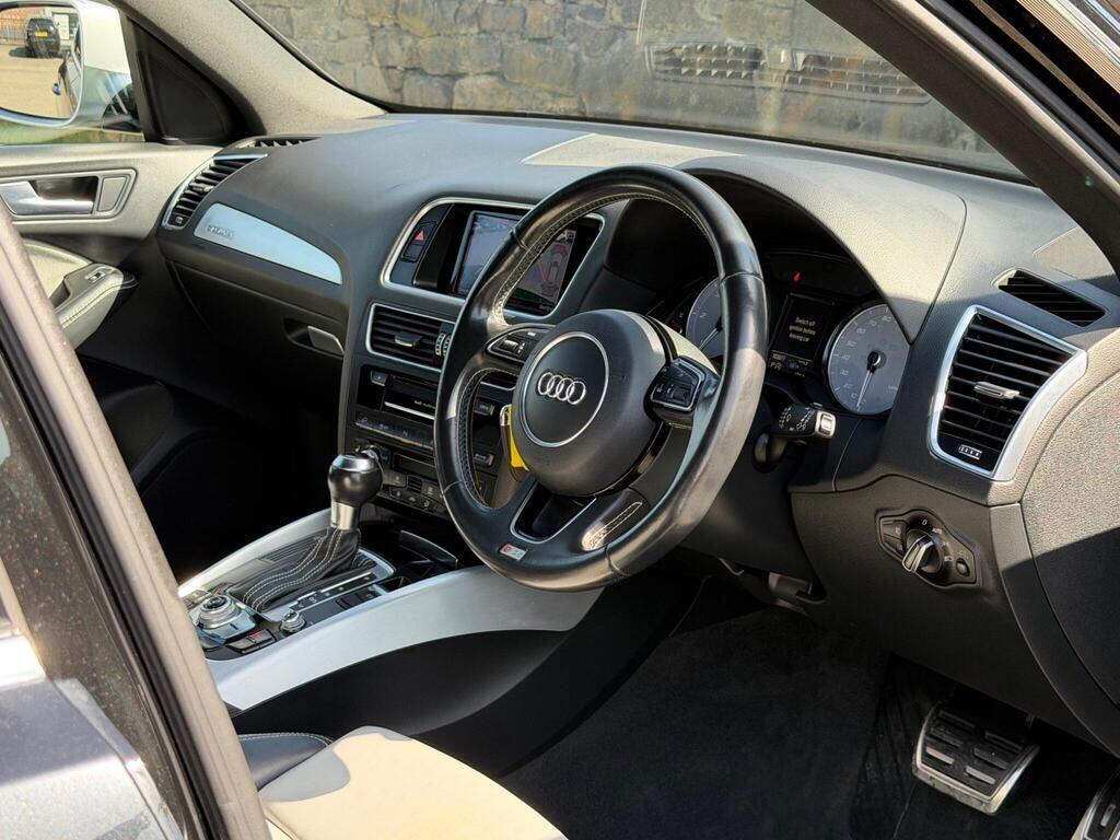 Audi SQ5 view 11