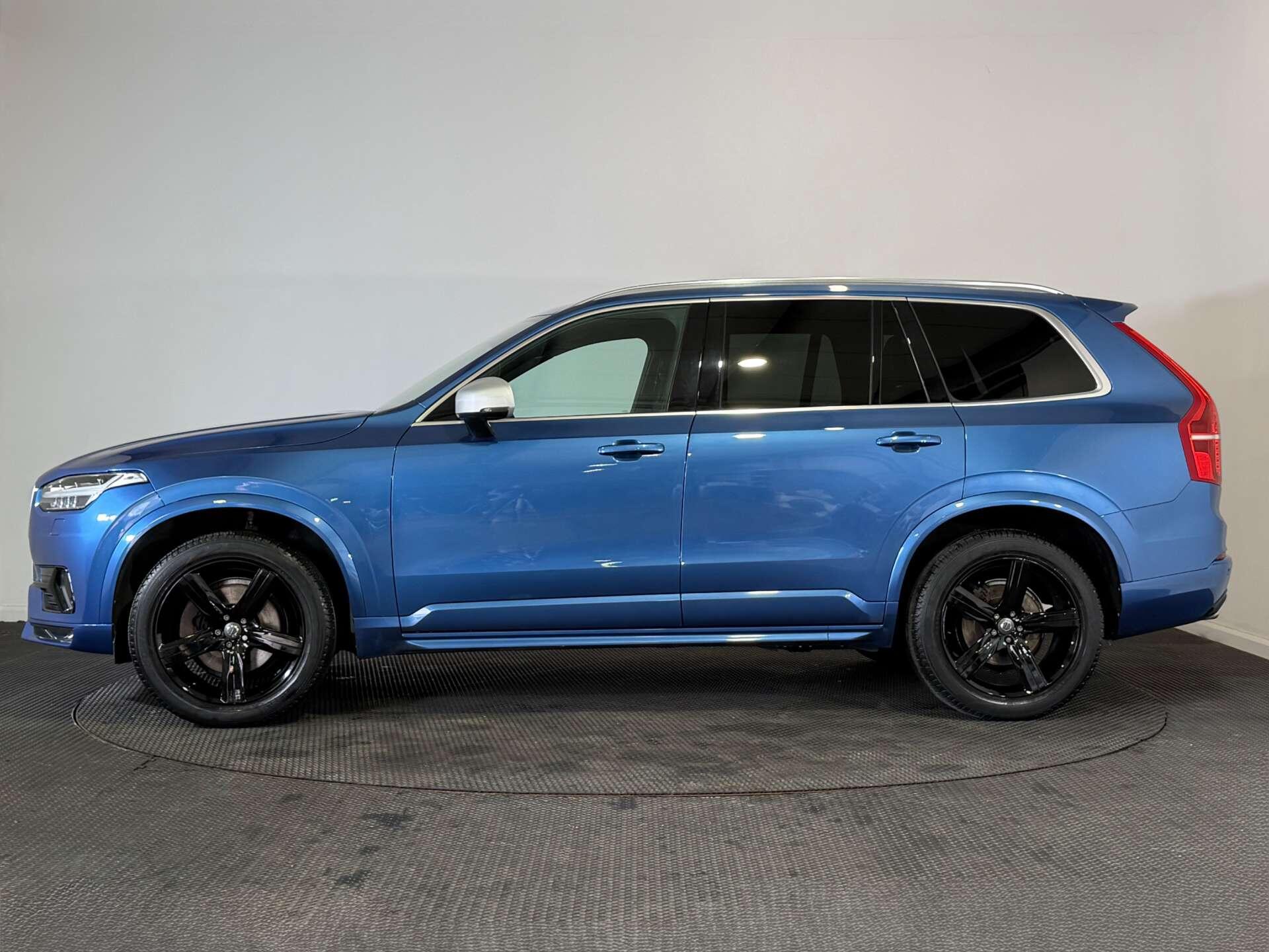 Volvo XC90 view 4