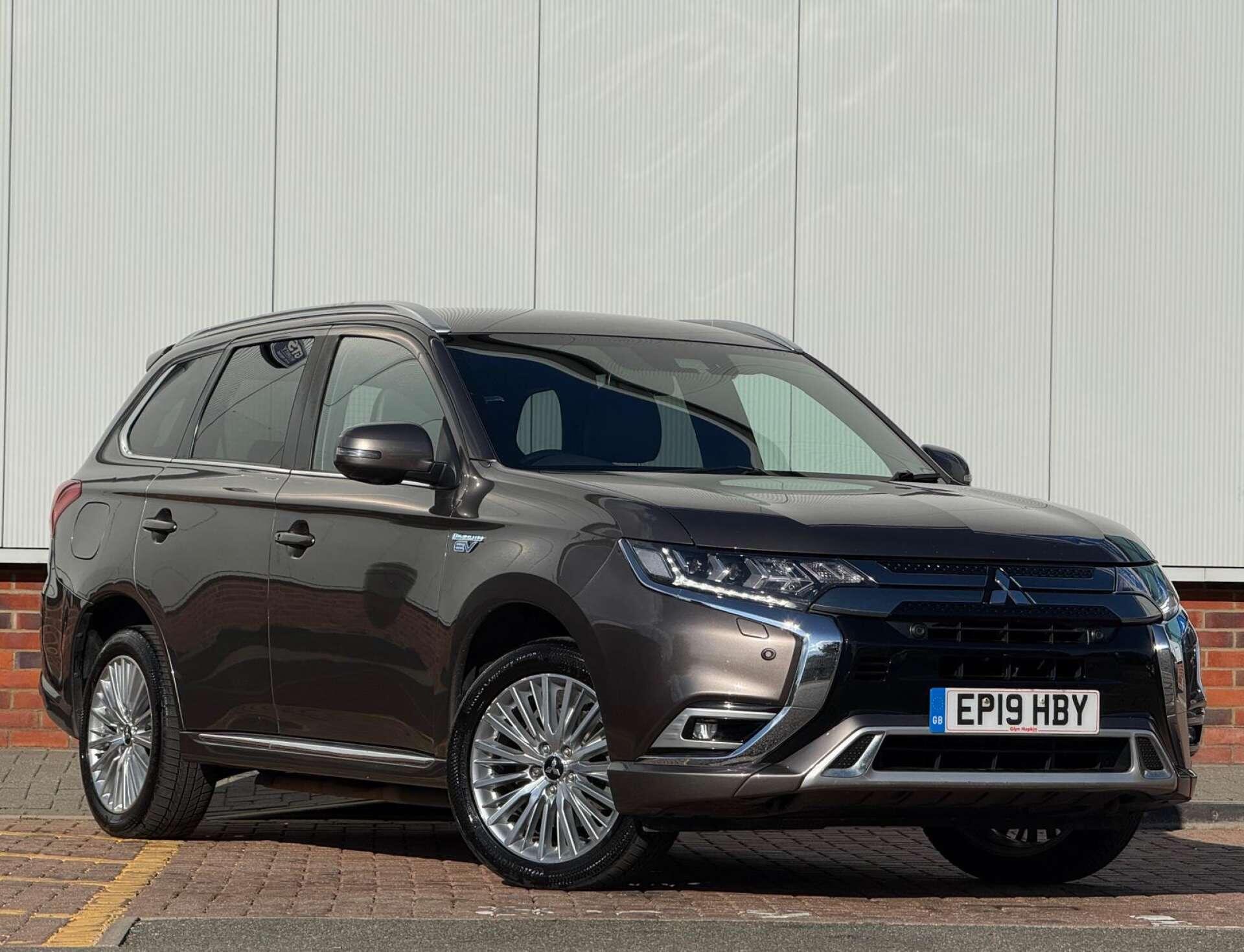 Mitsubishi Outlander view 18